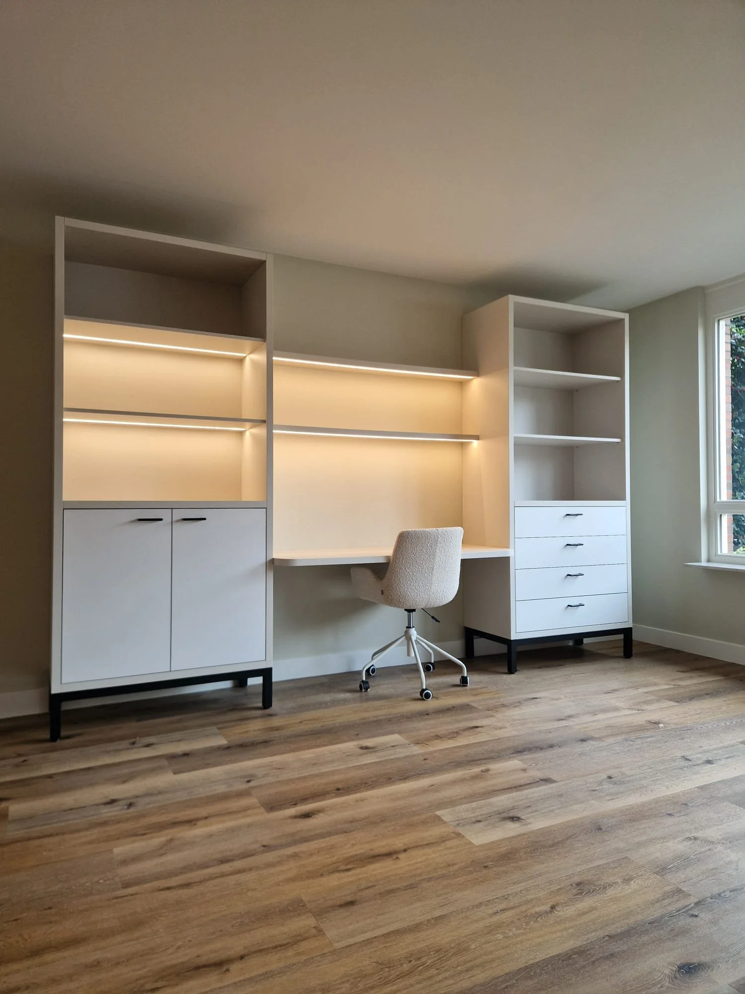 Kast met bureau