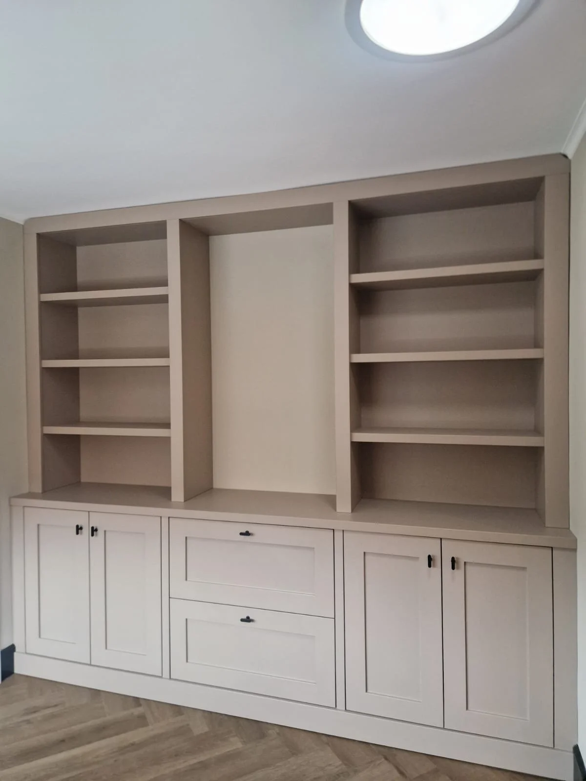 Woonkamerkast beige