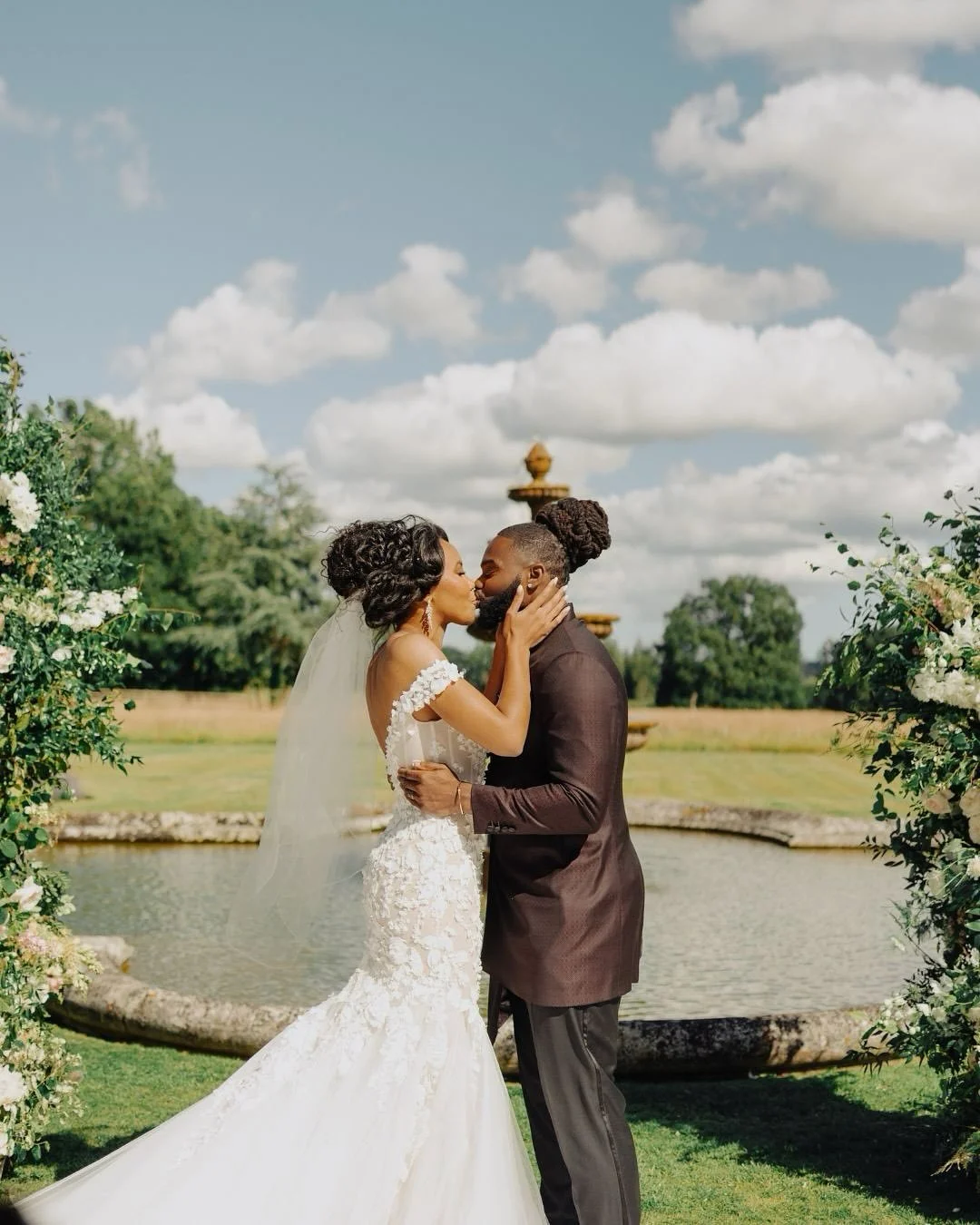 Our lovely American couple A&amp;J dreamt not only of an utterly romantic weekend wedding in the English countryside but also one during which their guests could fully relax and settle in, whilst enjoying a truly British experience at its best. We wo