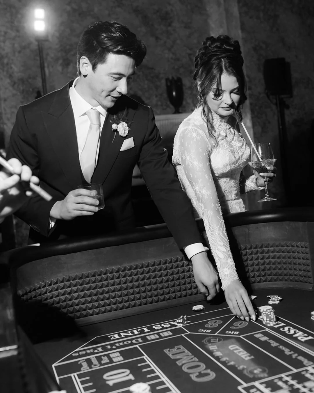 SPEAKEASY HOUR // One of the many benefits of hosting a wedding at Goodwood House is the versatility of its spaces and the opportunity this creates to design a guest journey that continues to surprise as the wedding day unfolds.
.
J&amp;N took full a