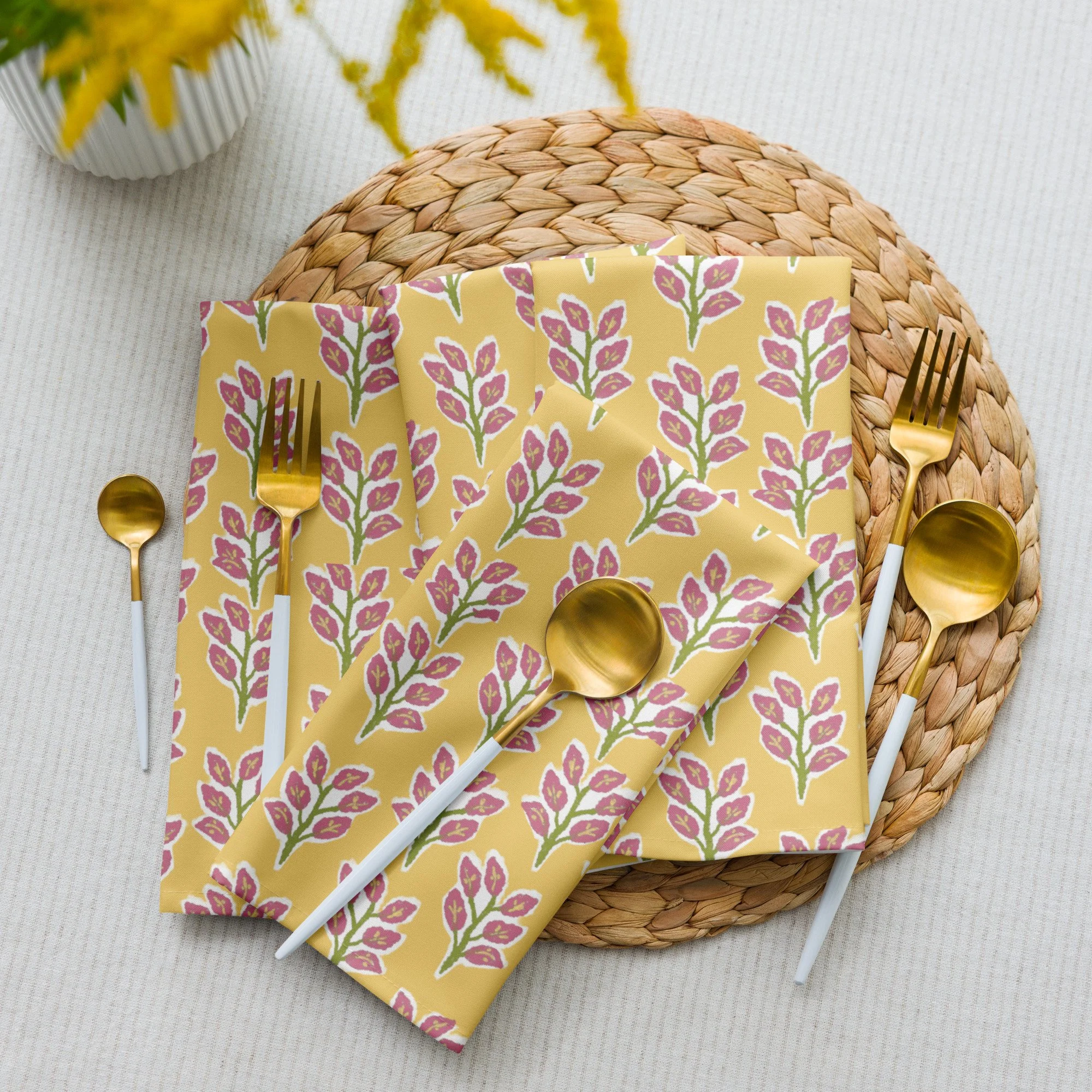 cloth-napkin-set-(4)-white-front-685fe81857c9c.jpg