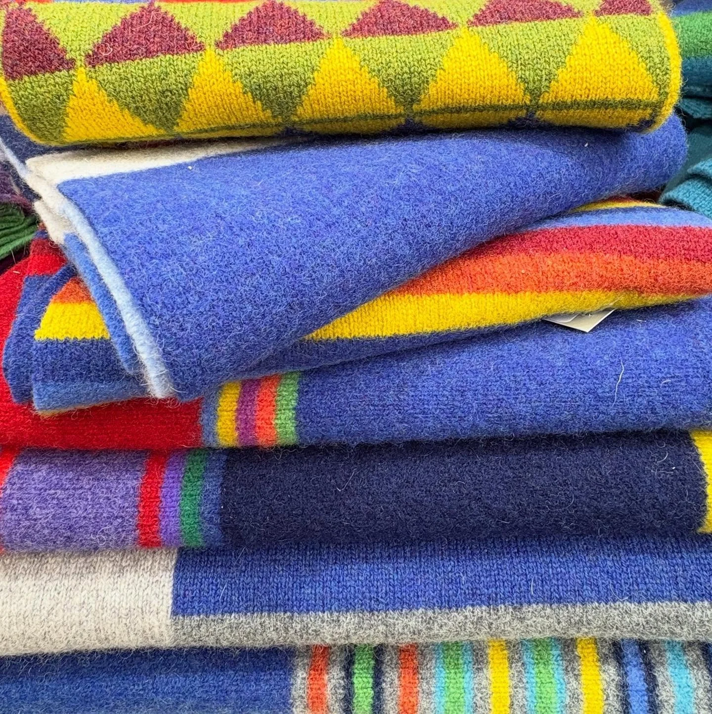 Here we go! @greengroveweavers @topdrawer looking forward to seeing you on stand J18!

#topdrawerlondon #olympia #madeinscotland #sustainable #merinolambswool #thows #blue #topdrawerlondon #scarves #gloves #hats