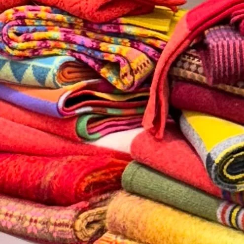 @greengroveweavers nearly packed for Scotland&rsquo;s Trade Fair, Glasgow here we come! Look forward to showing you the collection on stand D61

#scotlandstradefair #greengroveweavers #madeinscotland #merinolambswool #scarves #hats #gloves #throws #b