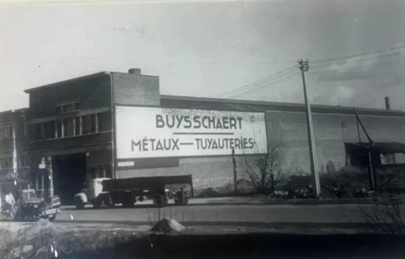 1945