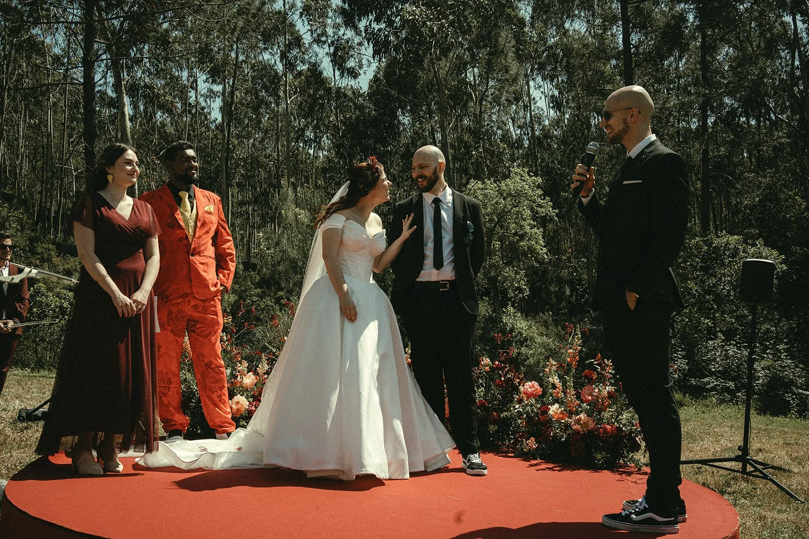 cerimonia de casamento altar noiva e noivo votos de casamento