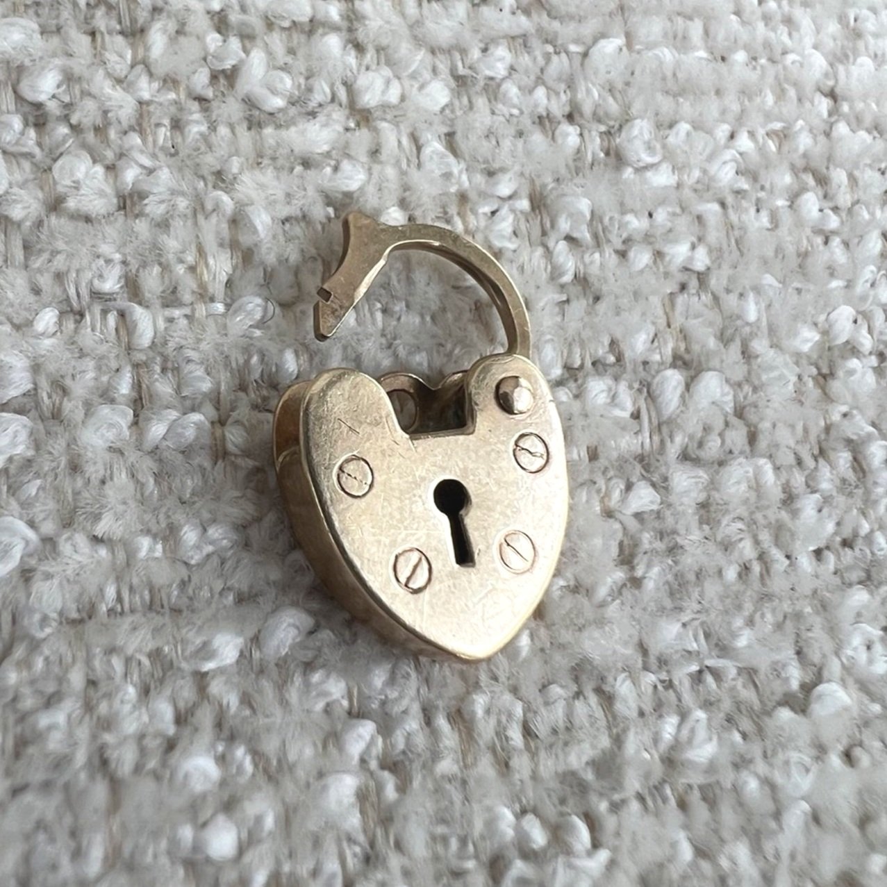 9k Yellow Gold Victorian Heart Lock Clasp Charm
