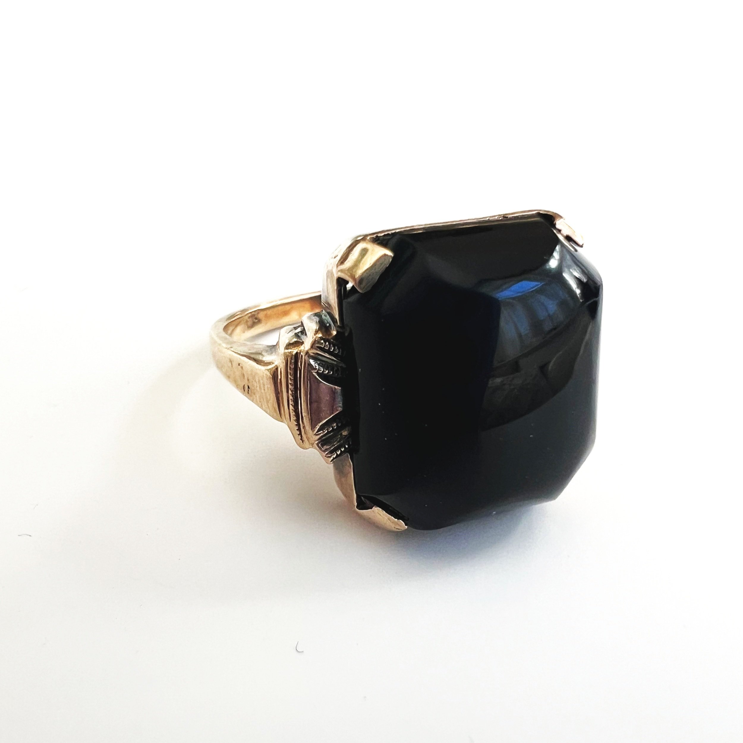 Vintage Black onyx yellow gold art deco ring