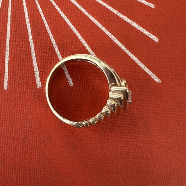 Vintage unique chunky mob wife diamond 80s solid gold ring