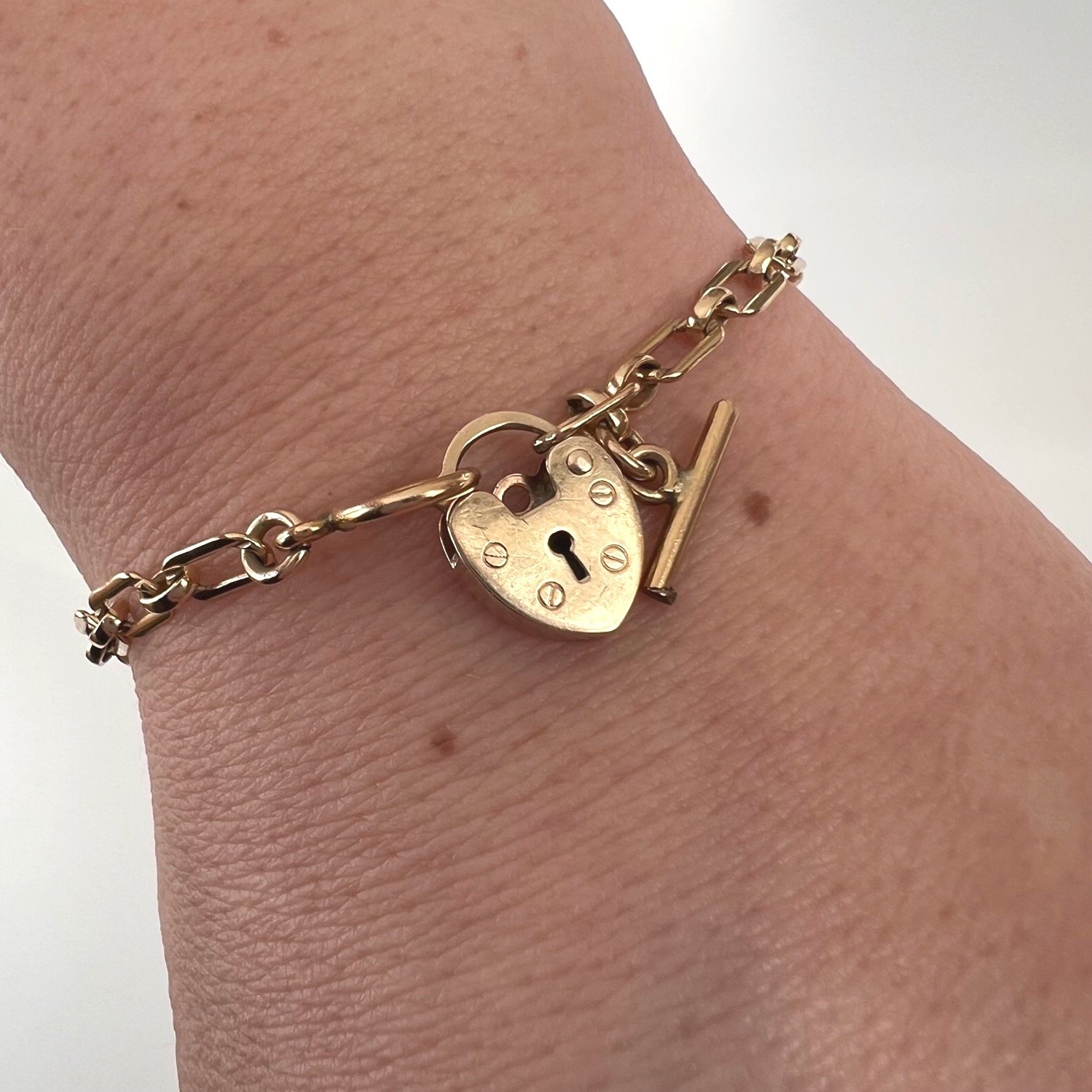 9k Yellow Gold Victorian Heart Lock Clasp Charm