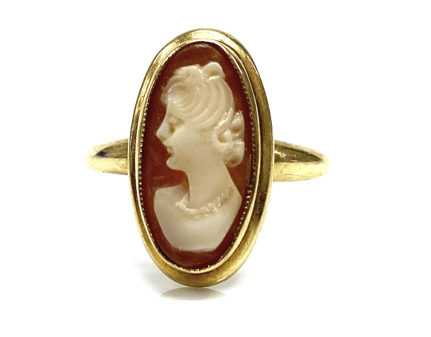 Cameo Ring Yellow Gold3.png