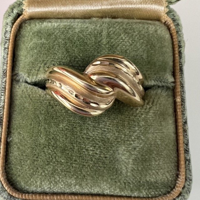 vintage croissant ring with etched detail 14k gold mob wife vintage
