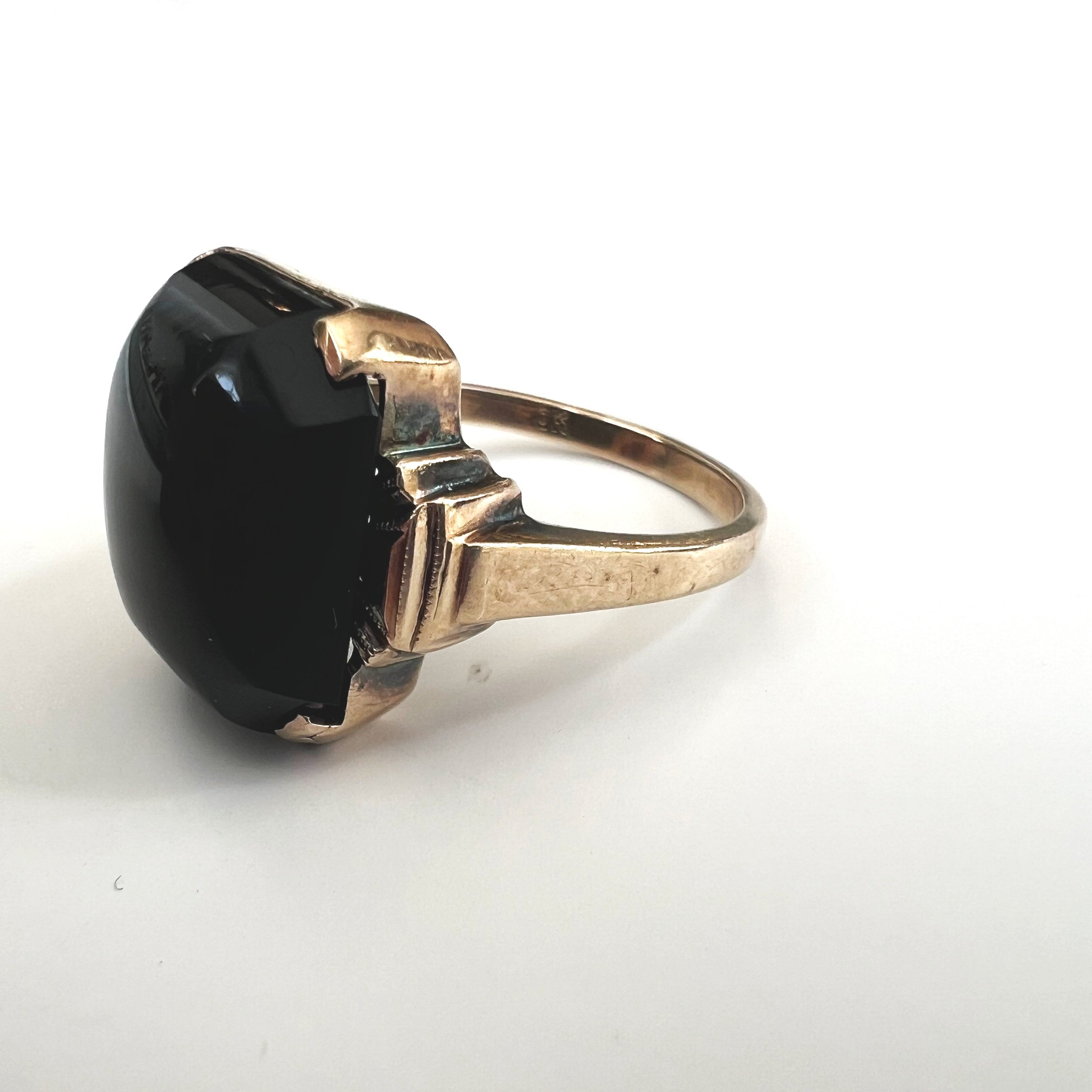 Vintage Black onyx cabachon ring yellow gold art deco setting