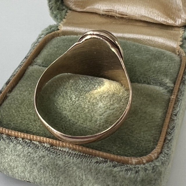 lavender dichroic glass cabachon yellow gold ring