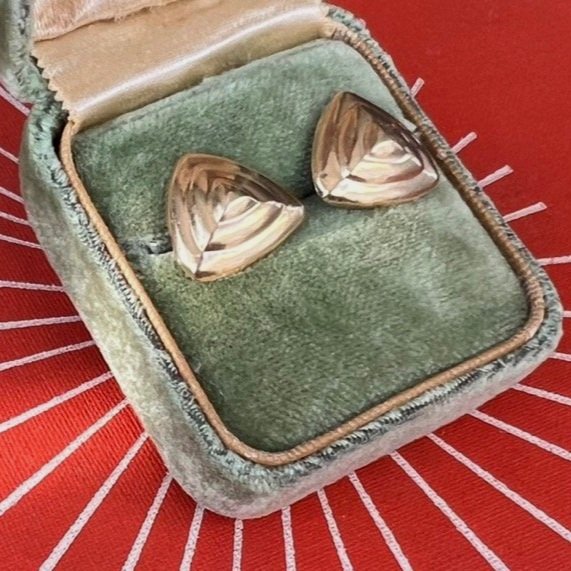 Adorable art deco style vintage 14k gold stud earrings