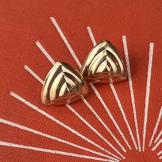 Adorable art deco pyramid vintage 14k gold stud earrings