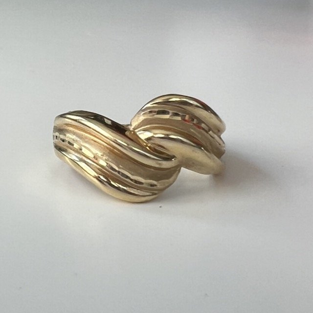 vintage croissant ring with etched detail 14k gold mob wife vintage