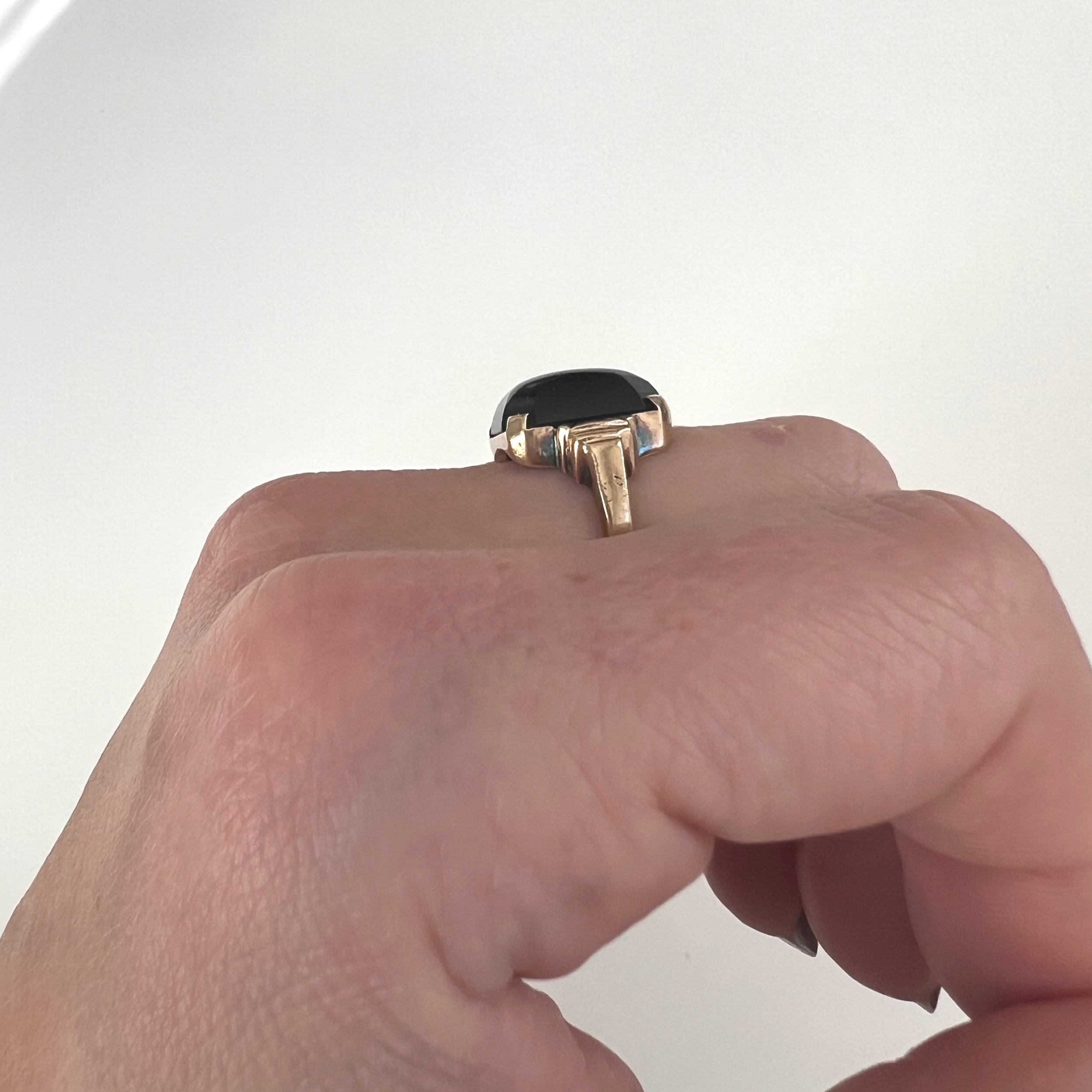 Vintage Black onyx ring yellow gold art deco setting