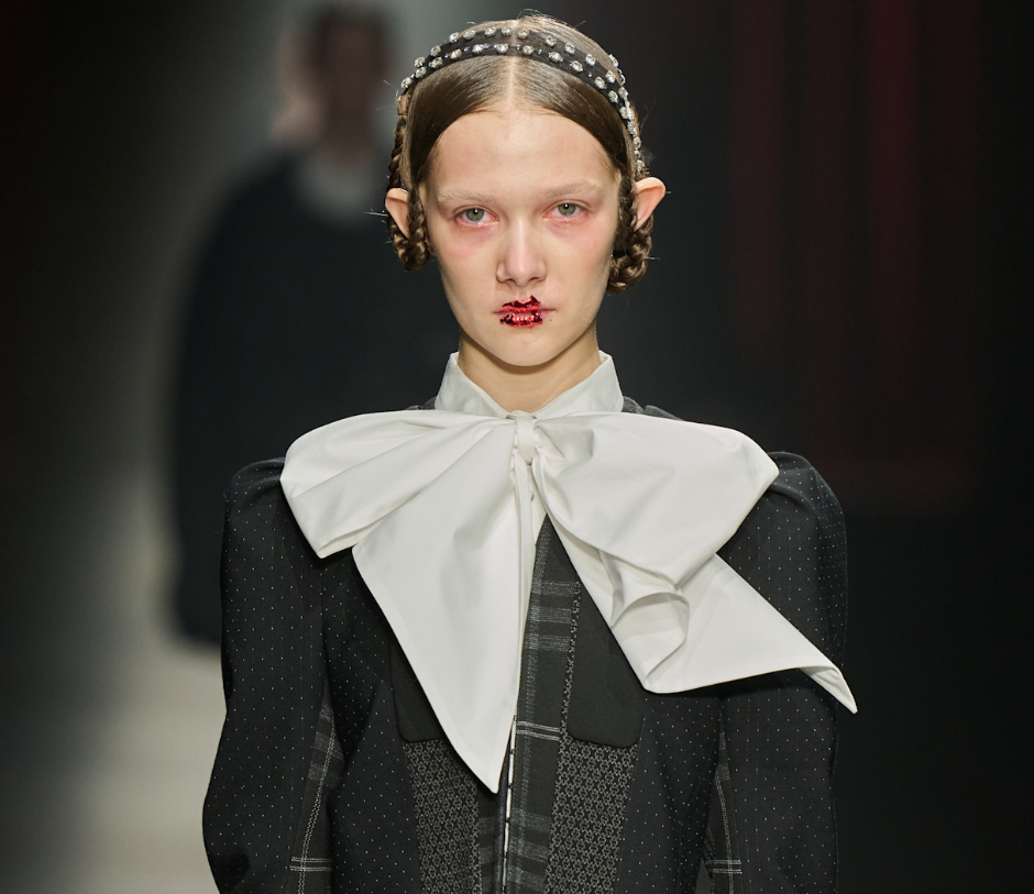 Fall Trends 2025: The Bow Rises as Fashion’s Most Poetic Statement