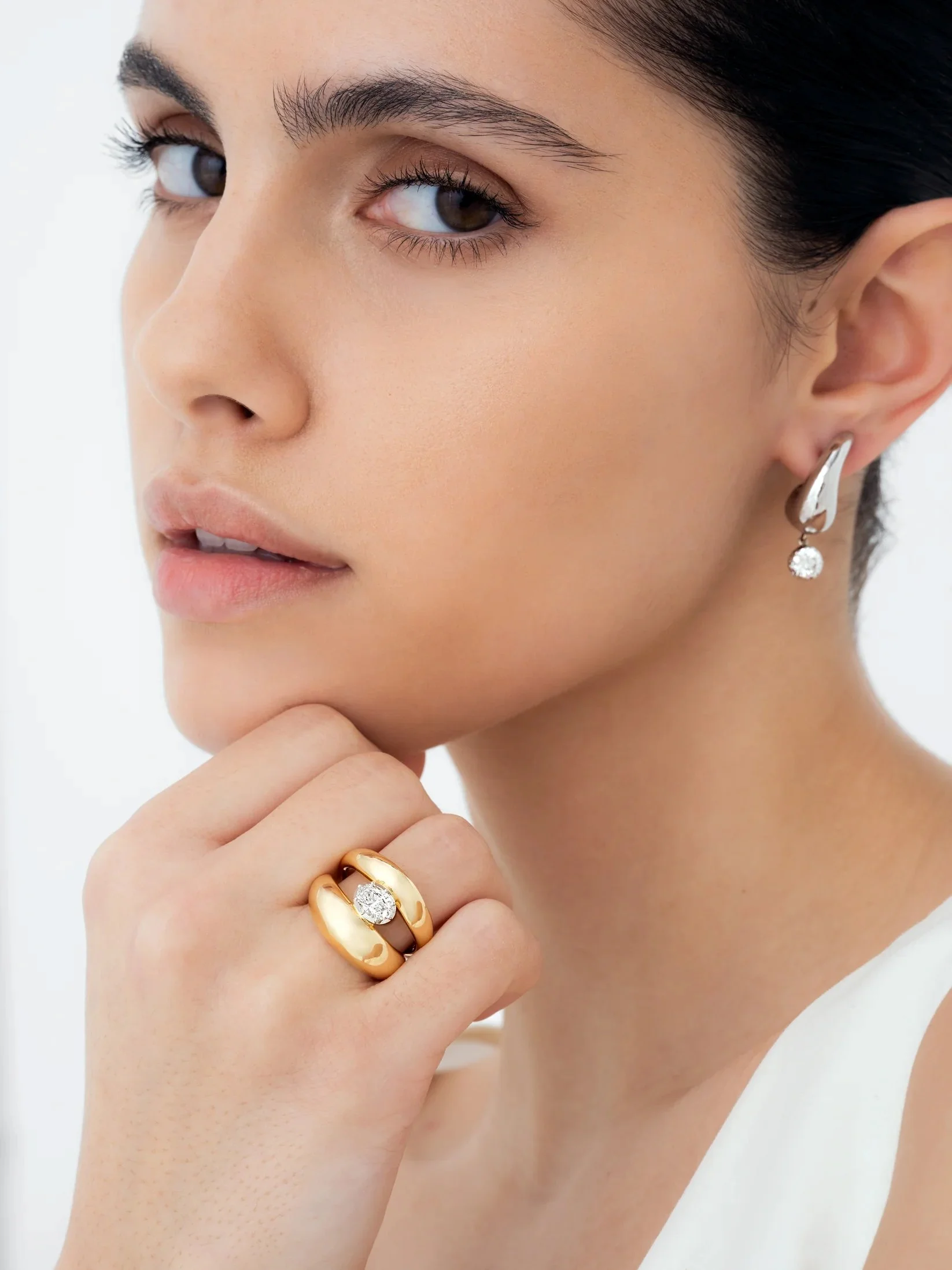 Chunky Gold Engagement Rings: The Celebrity Trend Redefining 2025 Proposals