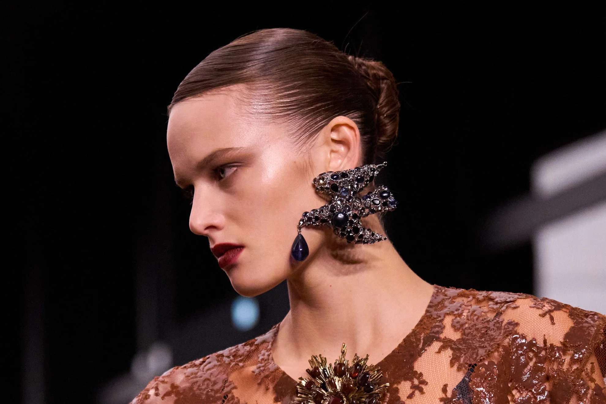 90s Makeup Revival: Gucci, Saint Laurent and Chanel Define Fall 2026’s Dark Beauty Mood