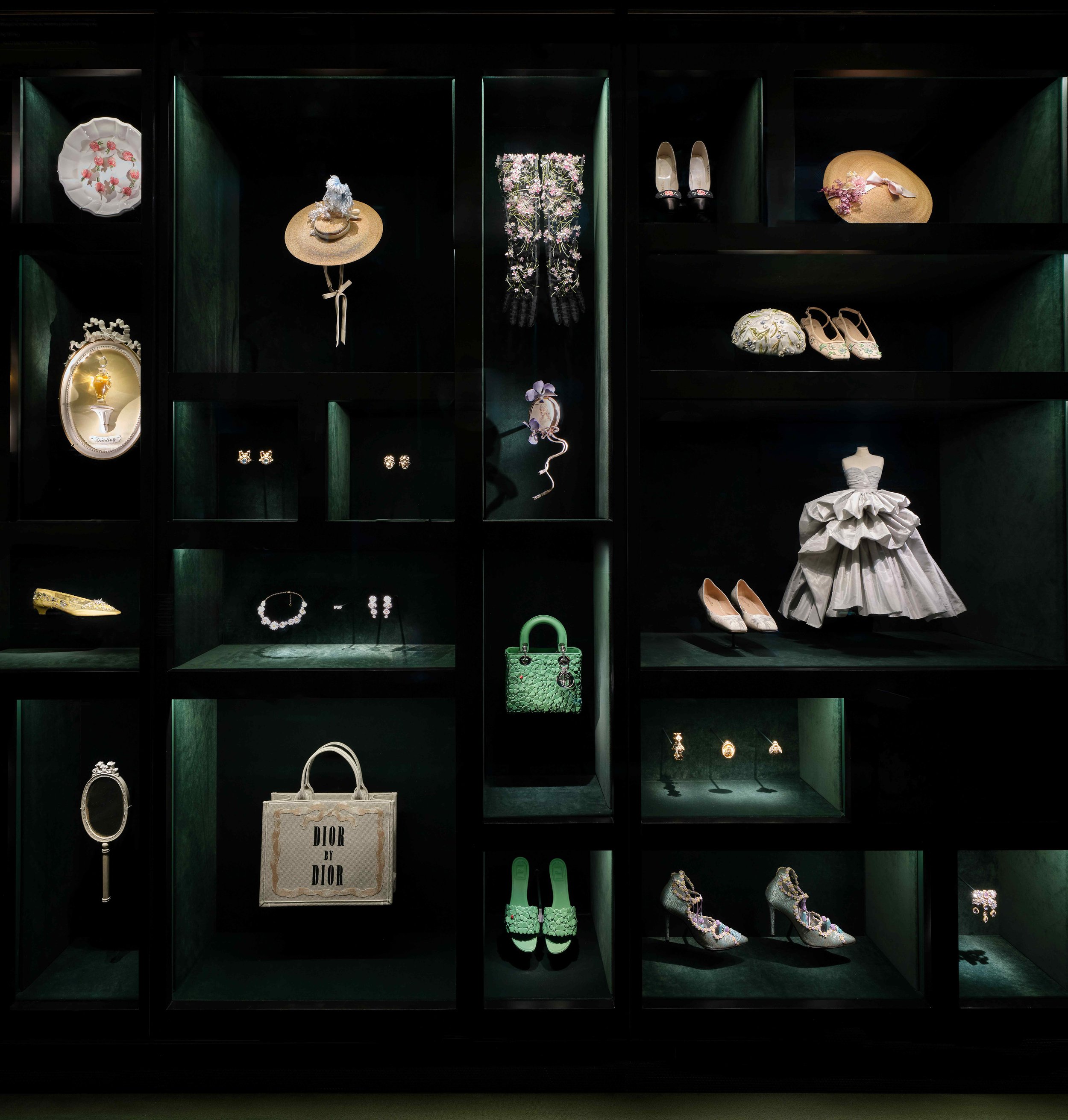 La Galerie Dior Paris: Inside the New 2026 Exhibition from Christian Dior to Jonathan Anderson