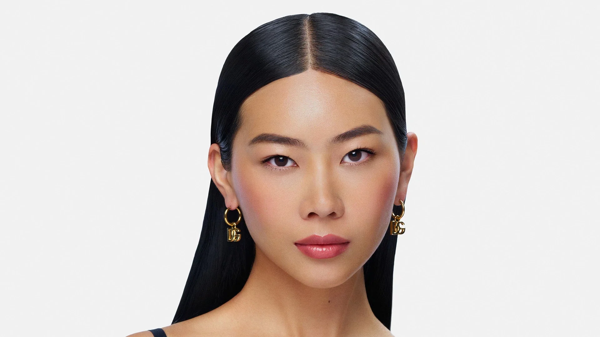 dg_mu24_fresh-look_makeup-portait_jpg_16x9_72dpi.webp