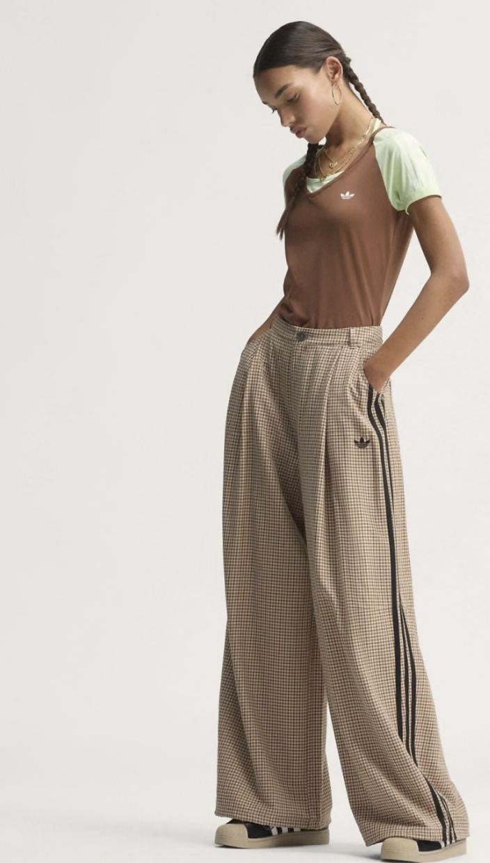 Check track bottoms in brown 