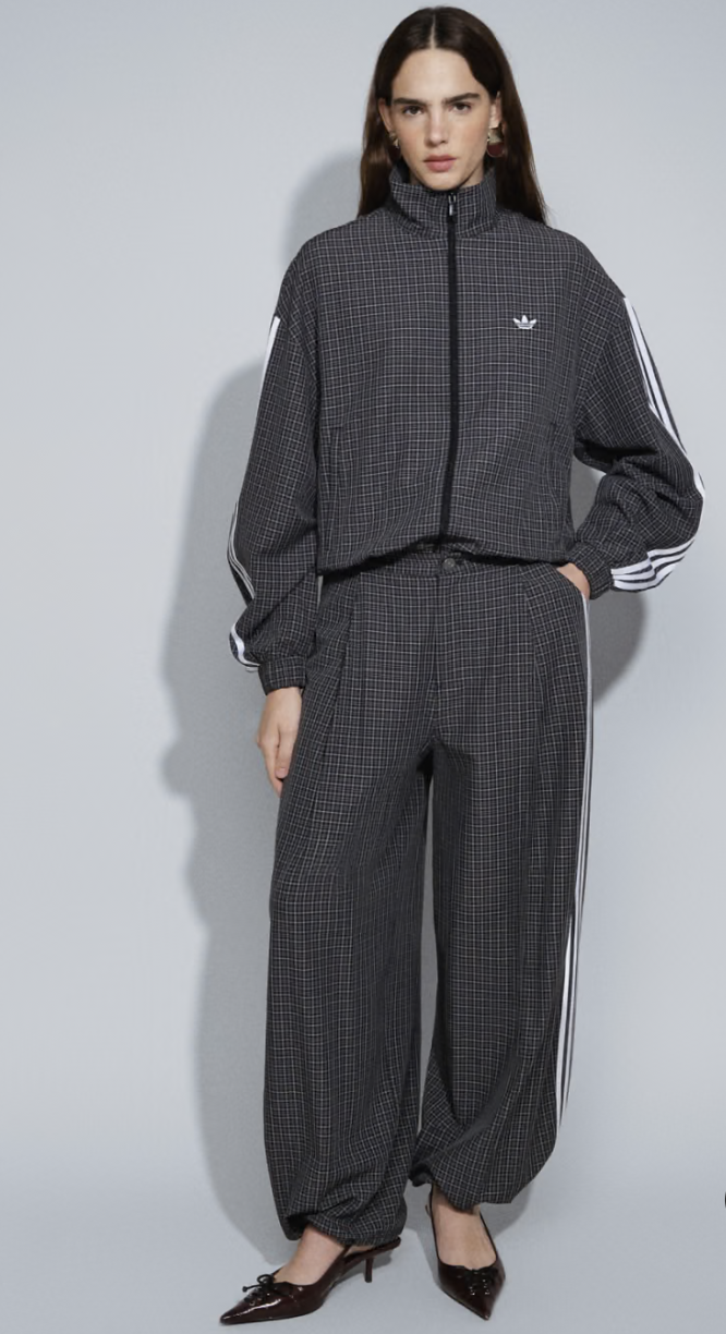  Loose trousers in black check