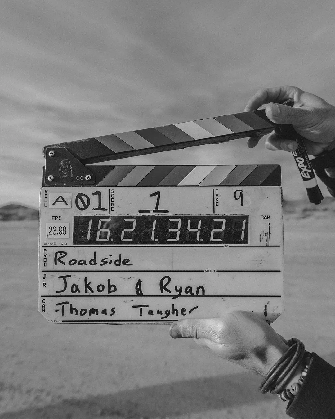 Videoproduktion Filmproduktion Dreharbeiten Professionelle Videoproduktion Filmklappe Videodreh Filmprojekt Videoaufnahme Regie und Kamera Videocontent erstellen Filmmaking Videoproduktionsagentur Kreative Videoproduktion Film & Video Videoerstellung