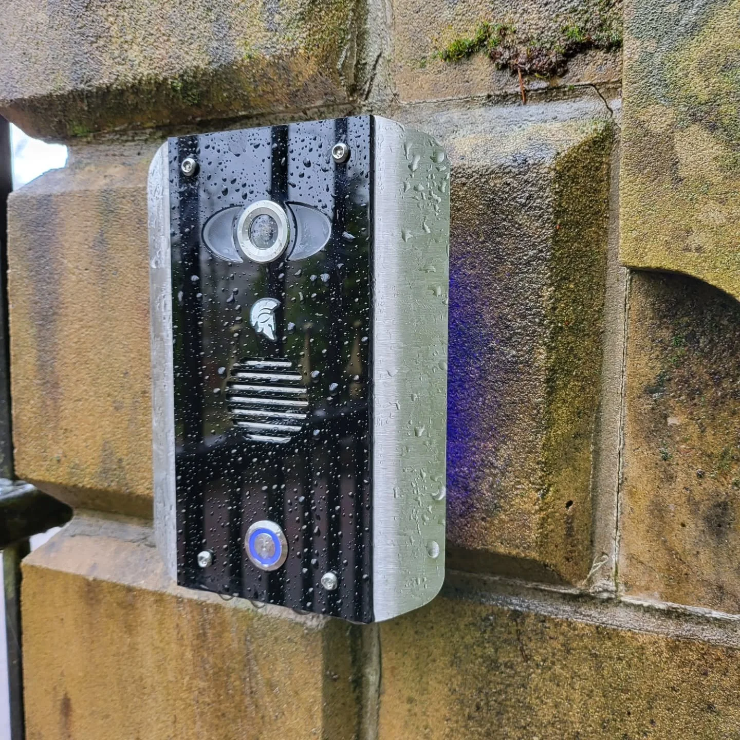 Access control upgrade to this lovely property.

AES Praetorian ip with internal Mon-11 touch screen monitor!

@aesgloballtd

Contact us today for all your electric gate and access control needs.

#aesinstall #electricgates #accesscontrol #rogertechn