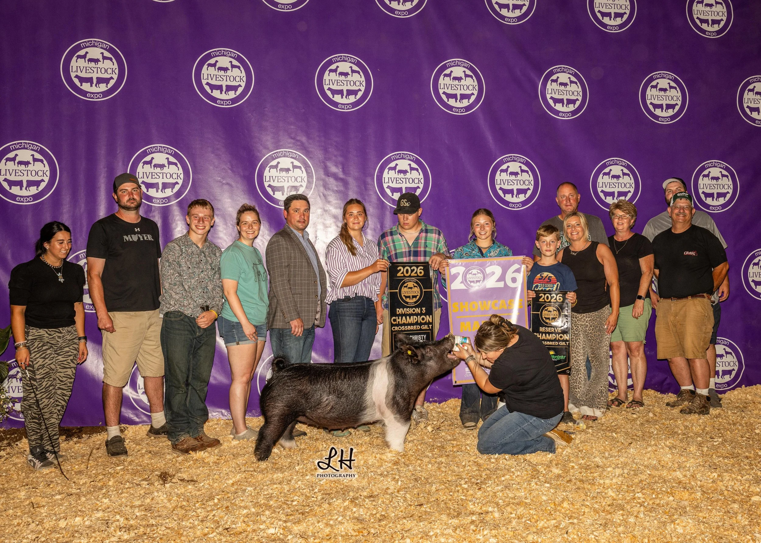 MLE backdrop Showcase Market Hog shown by Joscelyn Layman 2026