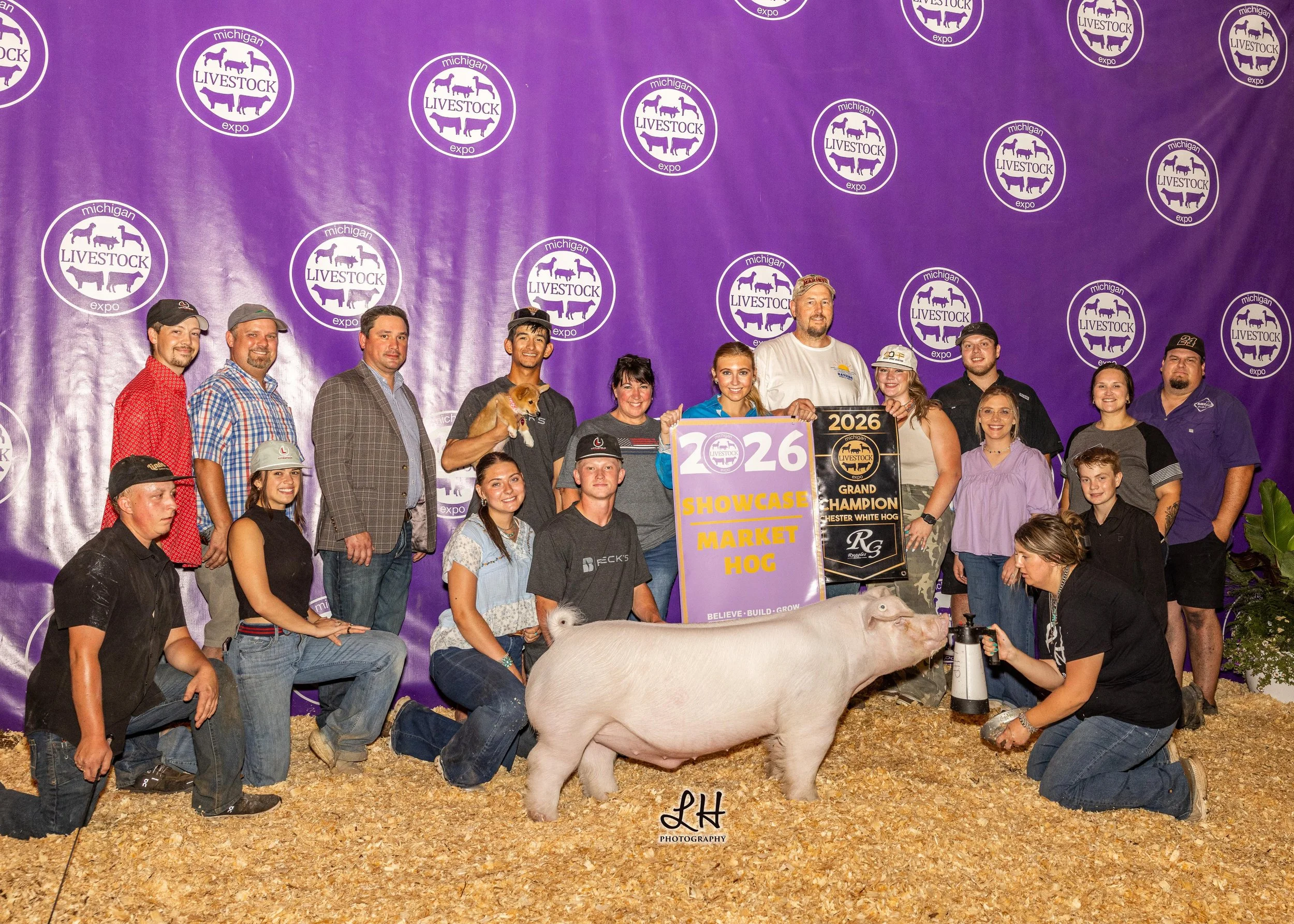 MLE Backdrop Showcase Market Hog shown by Taylor Smith 2026