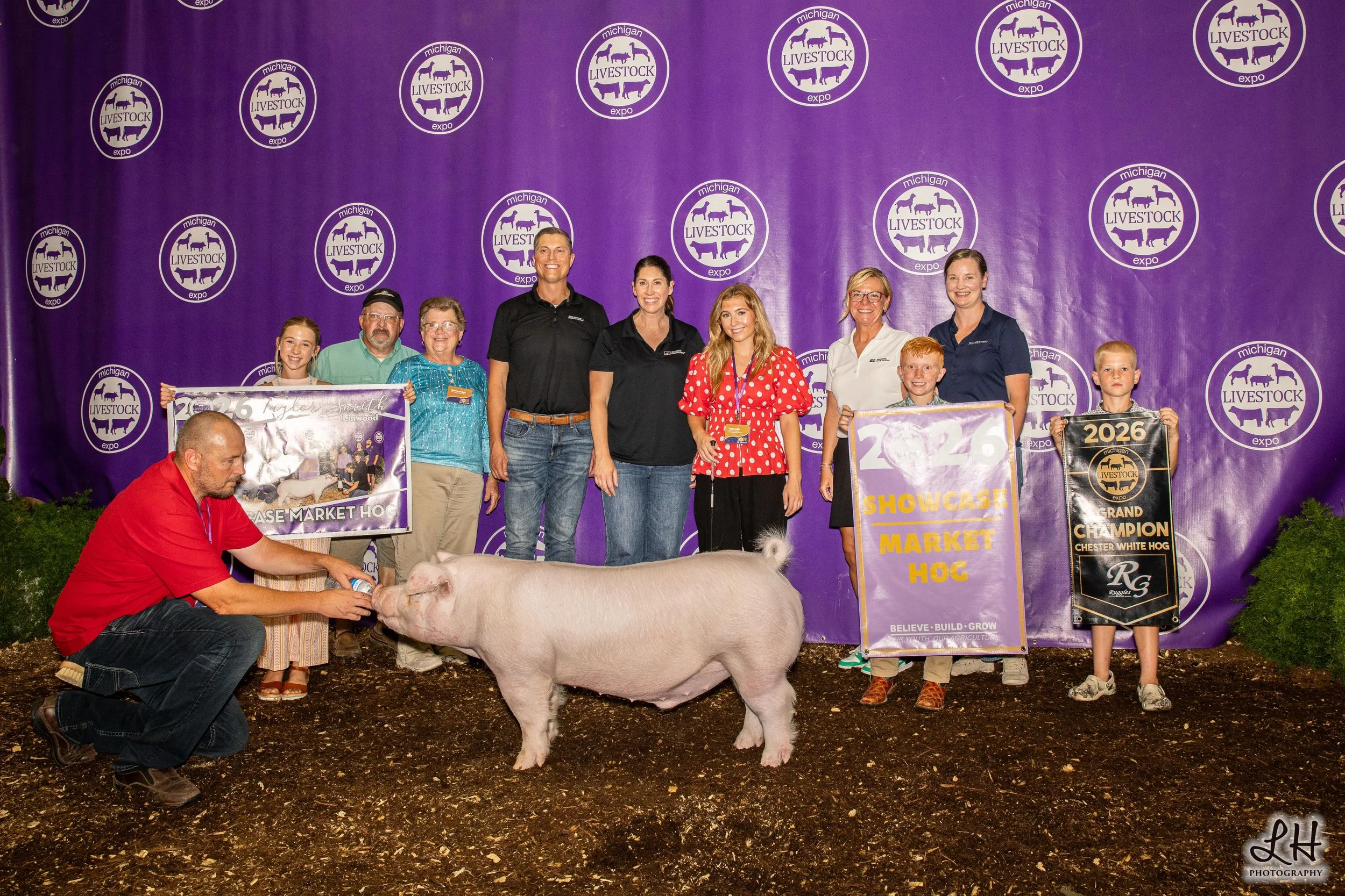 Saleabration backdrop photo with Showcase Market Hog shown by Taylor Smith 2026
