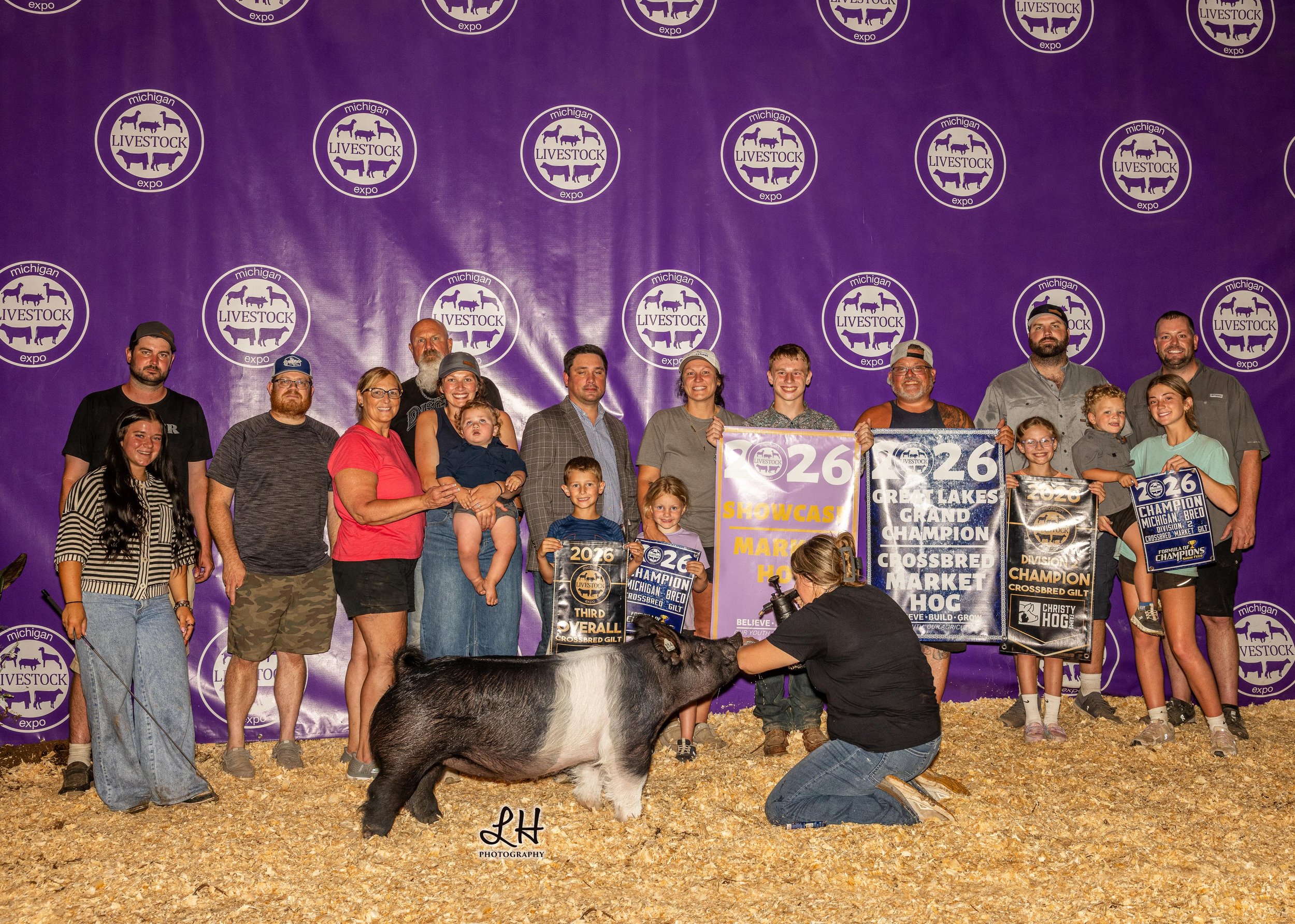 MLE Backdrop Great Lakes Grand Crossbred Market Hog shown by Isaac Conn 2026