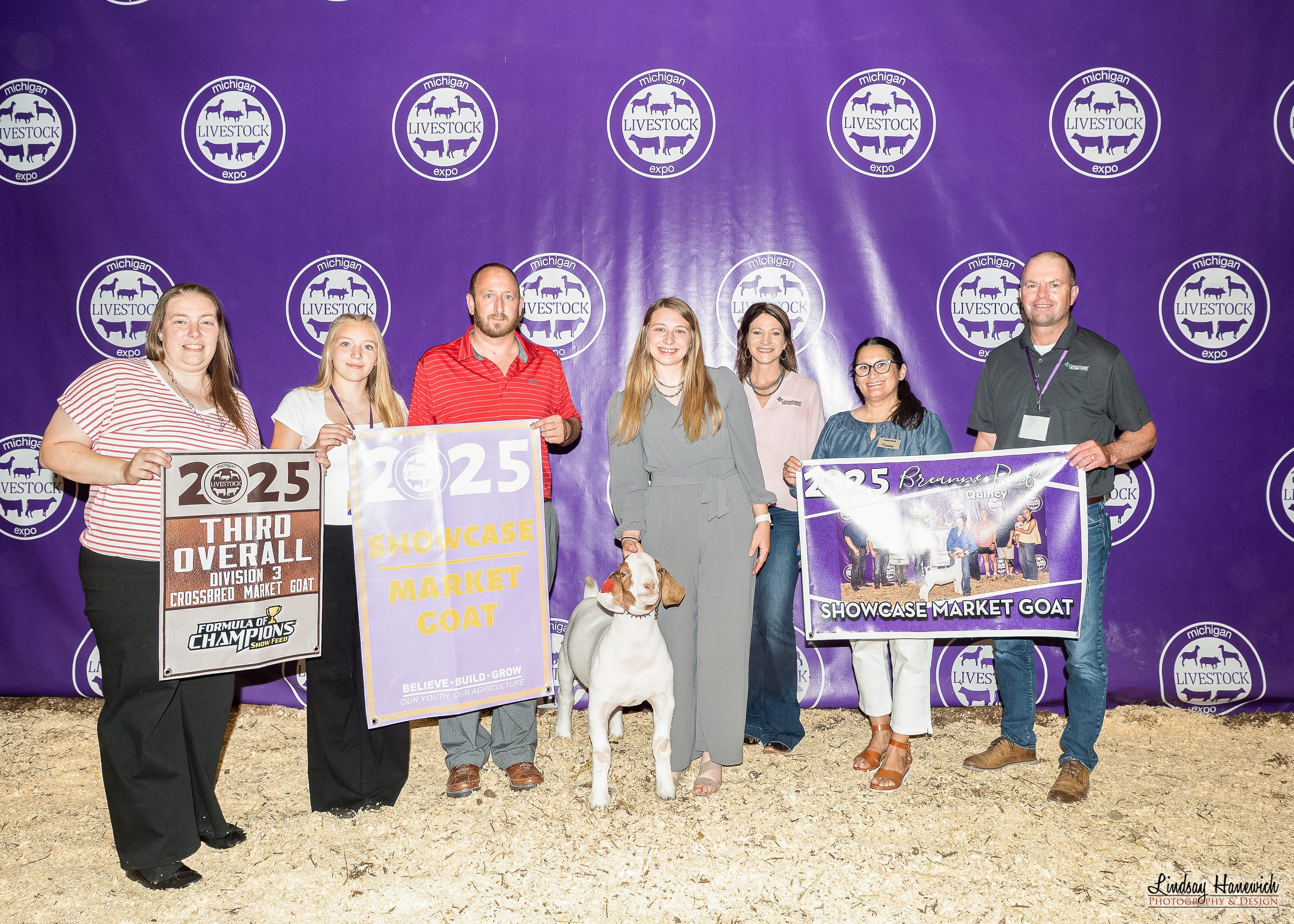 2025 MLE Saleabration Showcase Market Goat shown by Breanne Reif