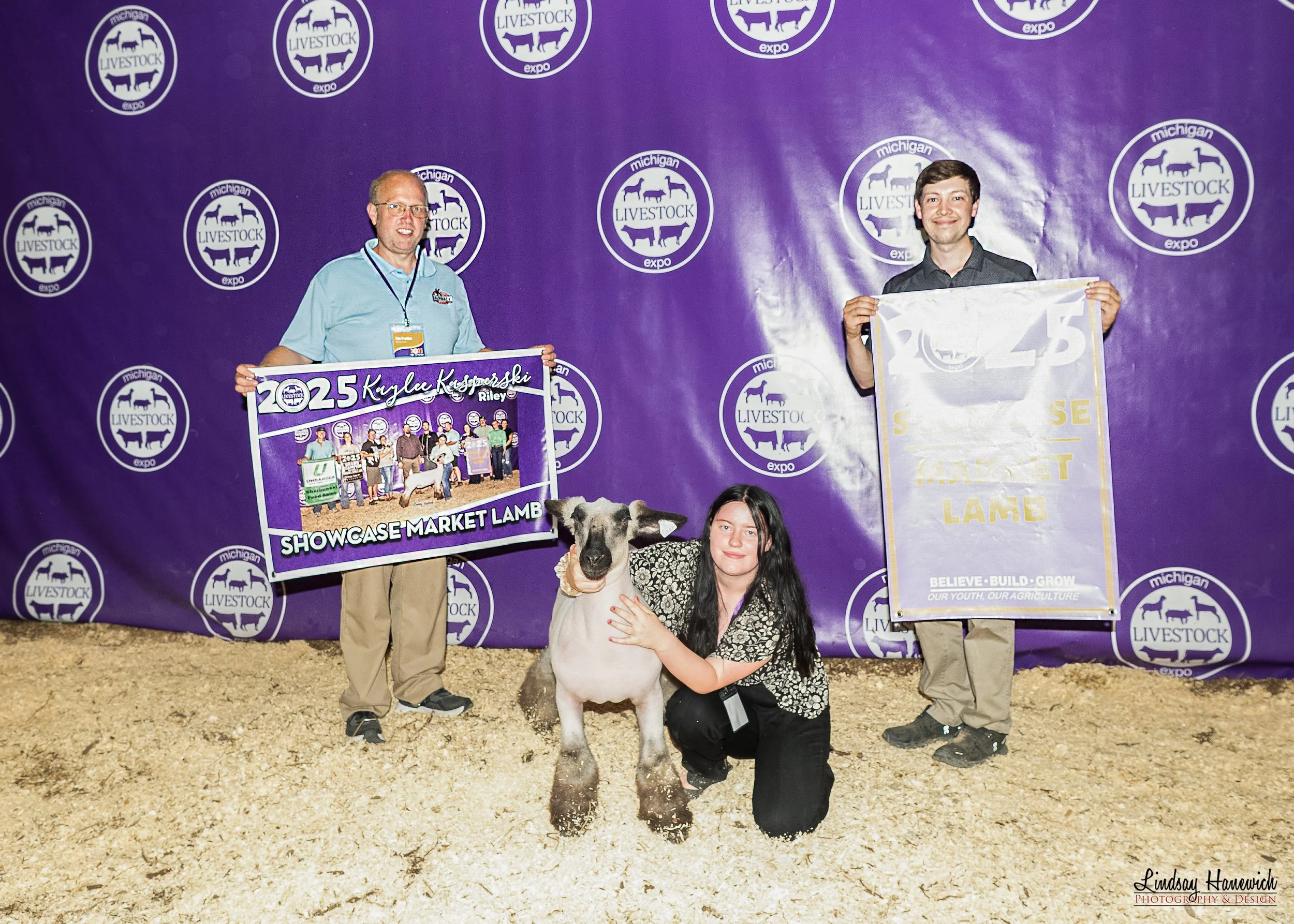 2025 MLE Saleabration Showcase Market Lamb Shown By Kaylee Kasperski