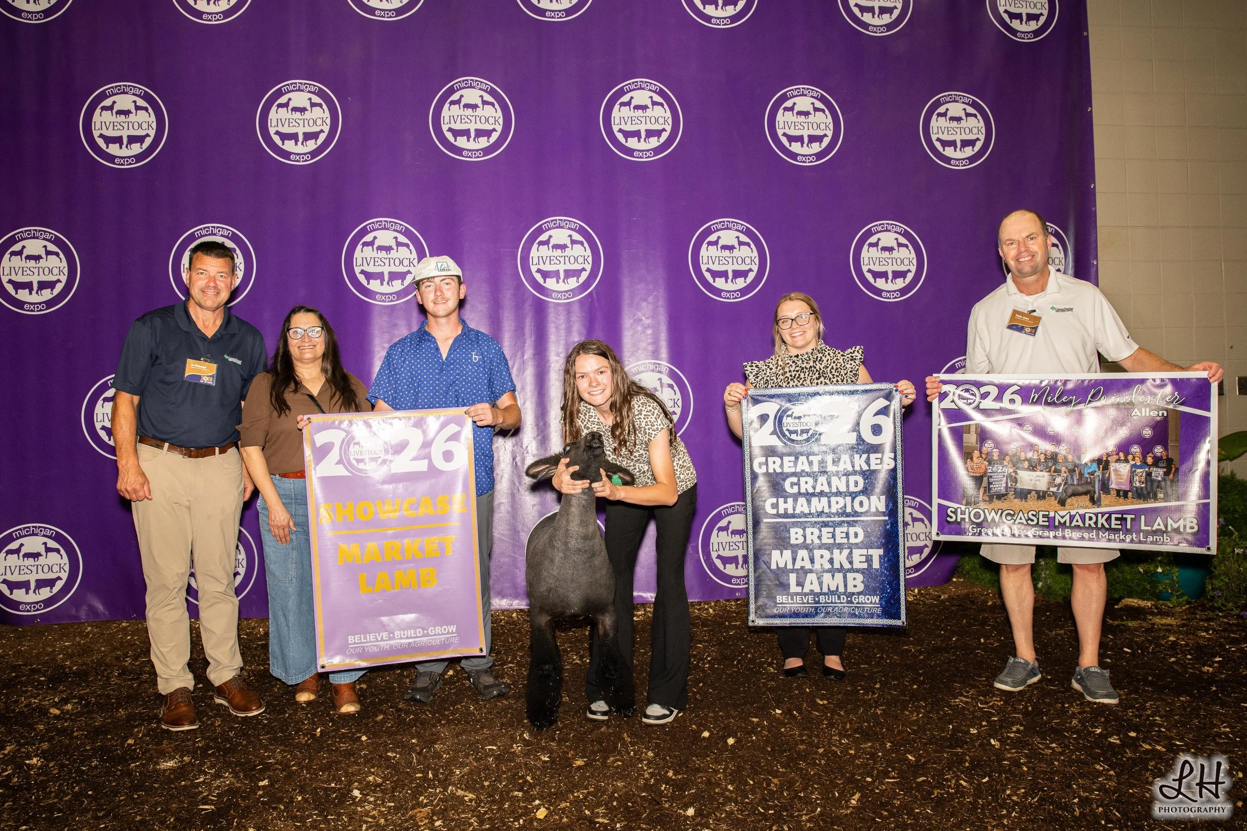 Saleabration backdrop Great Lakes Grand Breed Market Lamb shown by Miley Poindexter