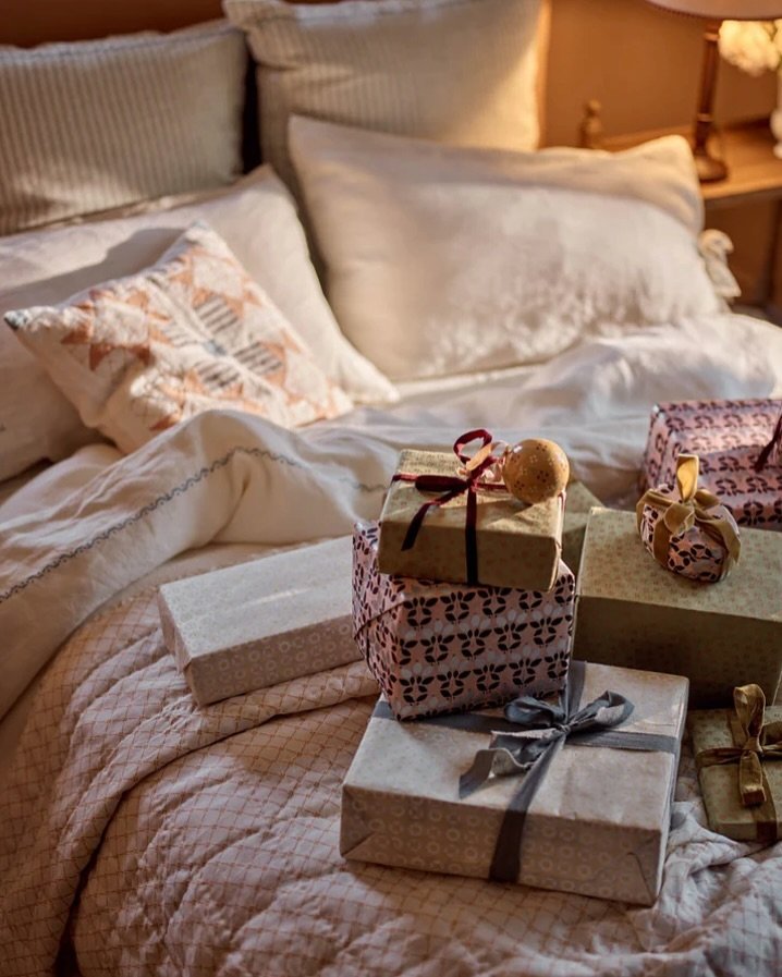 I broke a studio rule of not checking emails on a Sunday (oopsy😬) but I&rsquo;m secretly glad I did because Rowen &amp; Wren&rsquo;s newsletter was waiting in our inbox, which has provided me with such lovely Christmas inspiration, just in time to p