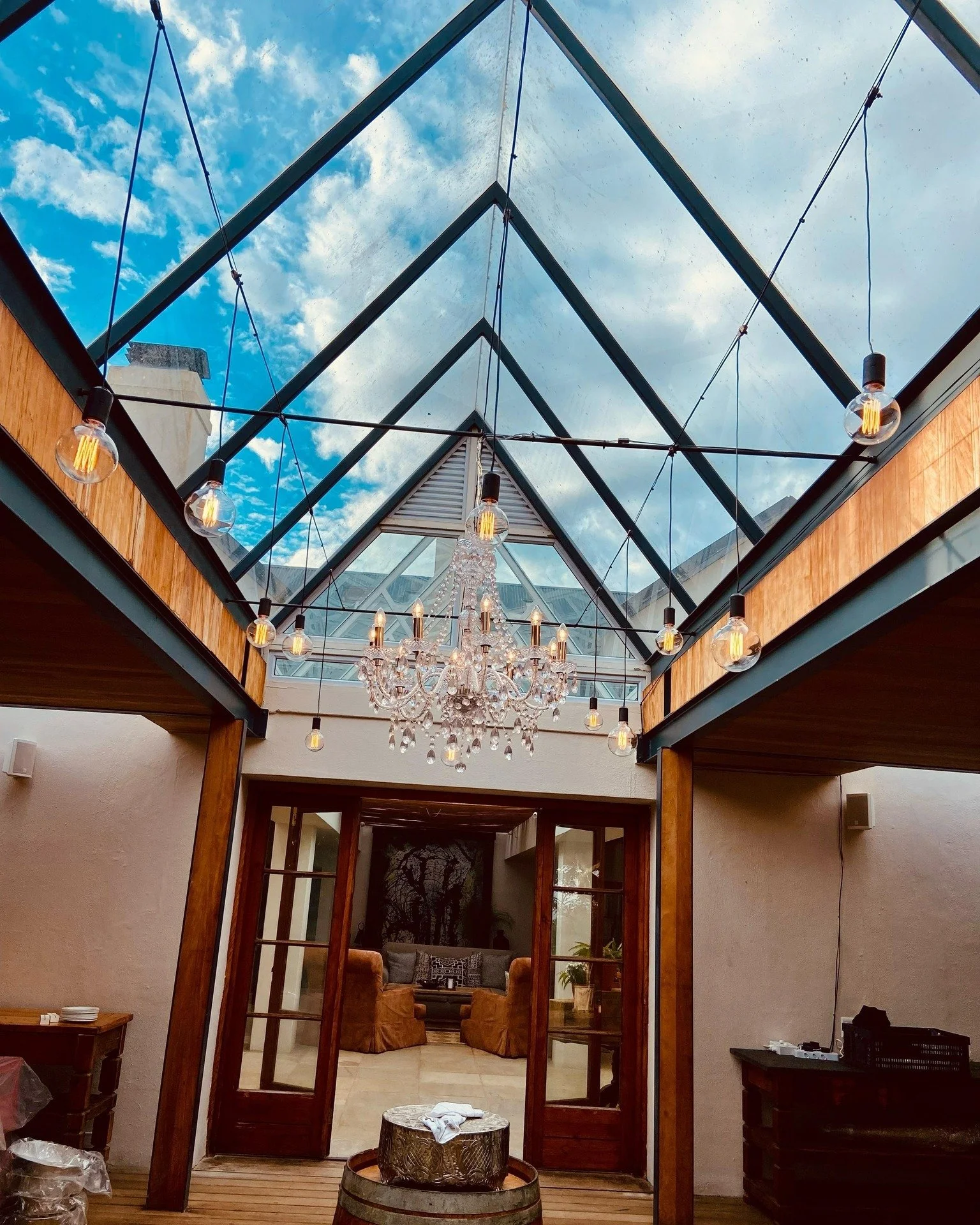 Chandeliers bring the romance, naked bulbs bring the warmth &mdash; and together they just work.

Loved how this lighting setup complimented the skylight.

Venue: @foresthallestate 

#weddinglighting #lightinstallation #WeddingHire #dutoitevents #gar