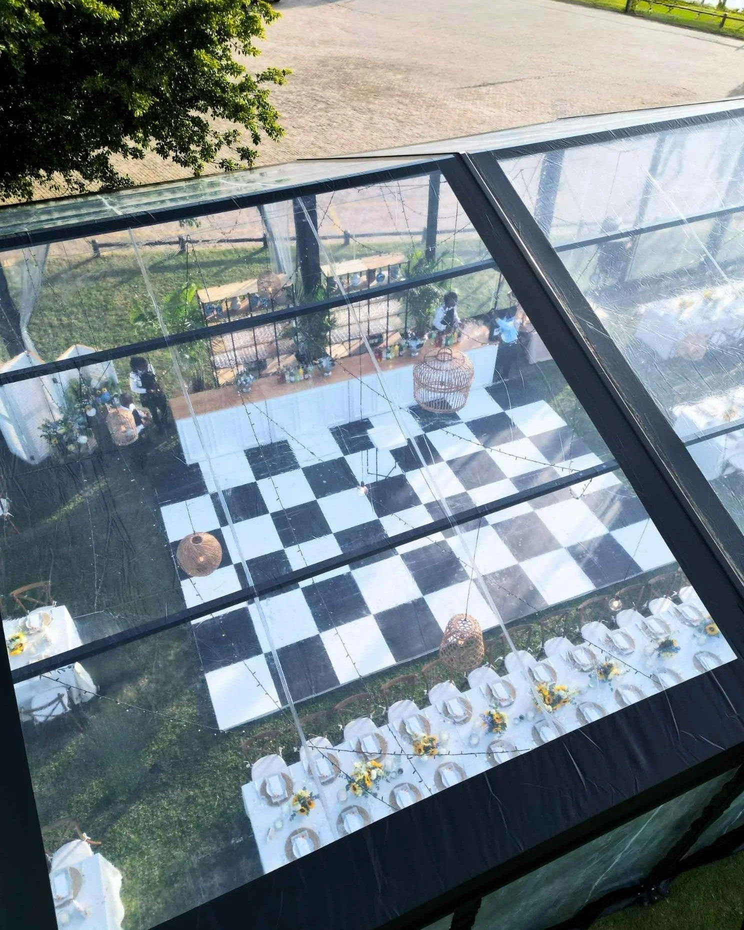 A quick rental feature today &mdash; round tables and wooden flooring.
Simple, practical, and always a win when you need a sturdy, spacious table.

Our wooden flooring is completely customizable and so versatile &mdash; no matter the terrain, we can 