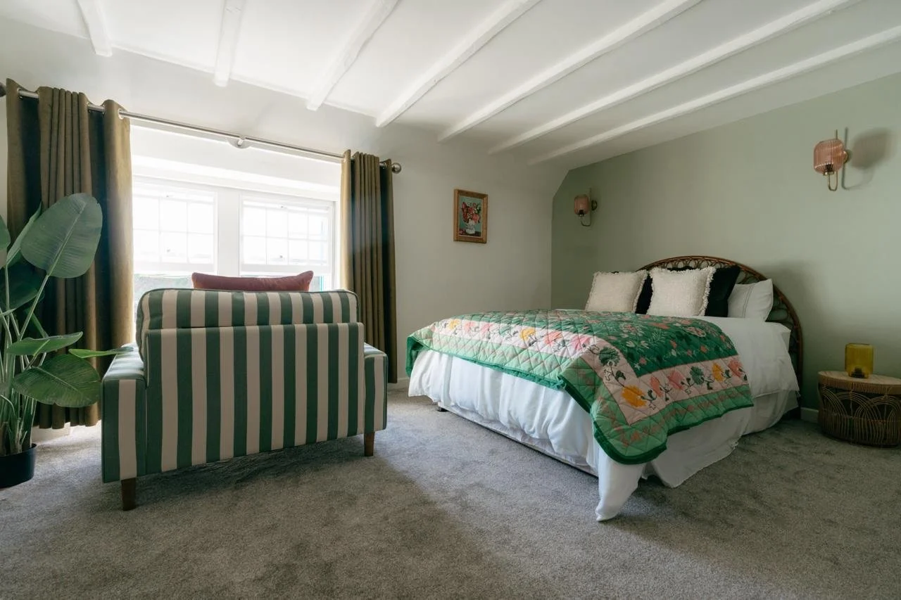 the_rising_sun_portmellon_green_room.jpg