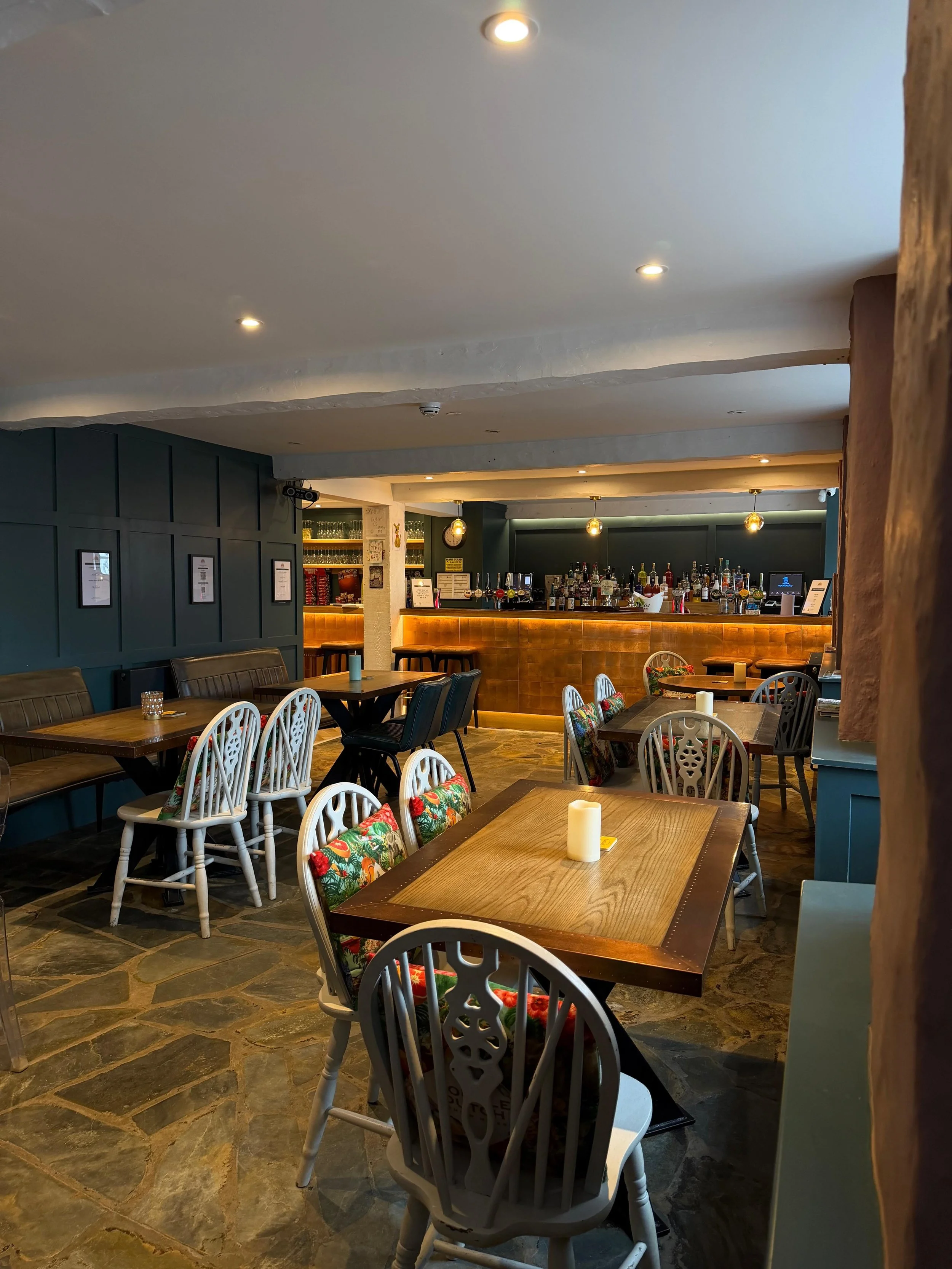 the-rising-sun-inn-portmellon-pub-view-of-bar.jpg