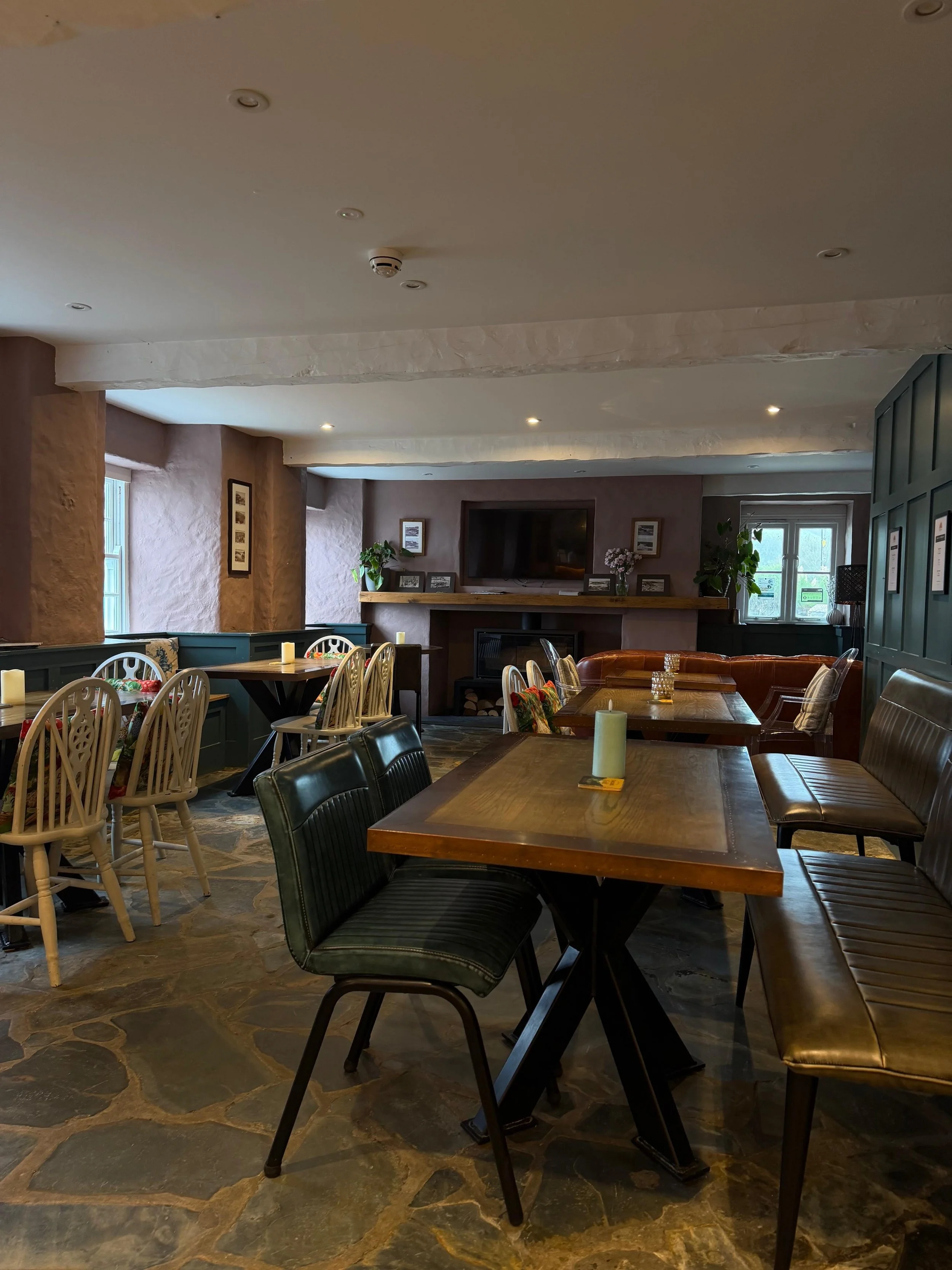 the-rising-sun-inn-portmellon-near-mevagissey-in-st-austell-bar-view.jpg