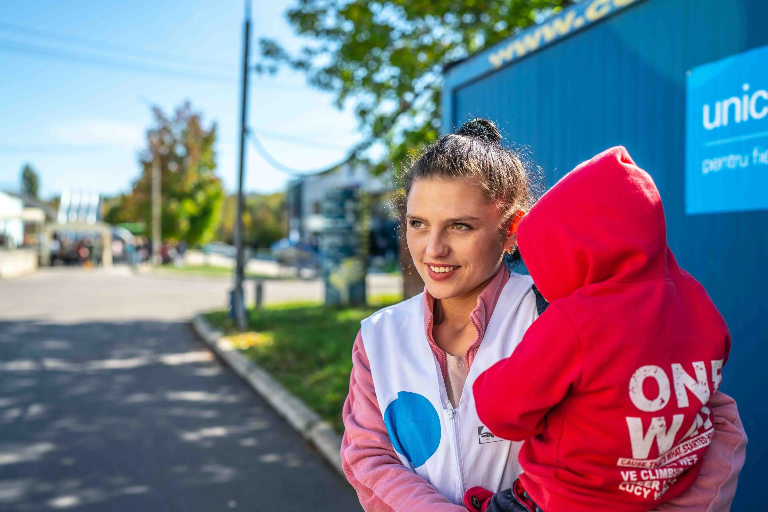 221011-FCDO-Ukraine_Refugee_Response-Vika_Cepeli+Nikita_Cepeli-Moldexpo Centre_Chișinău-Moldova-©Adam_Finch_AFF1914.jpg