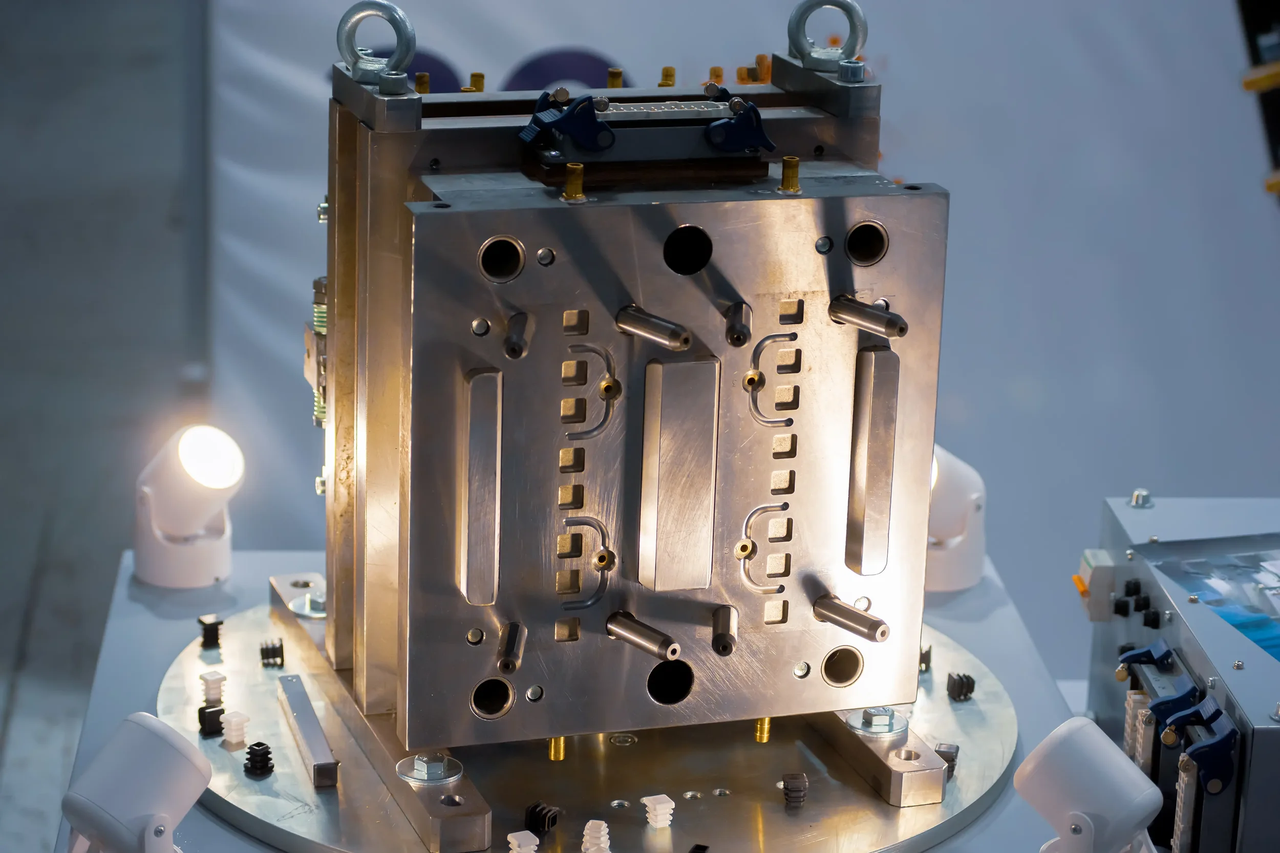 injection mold tooling services