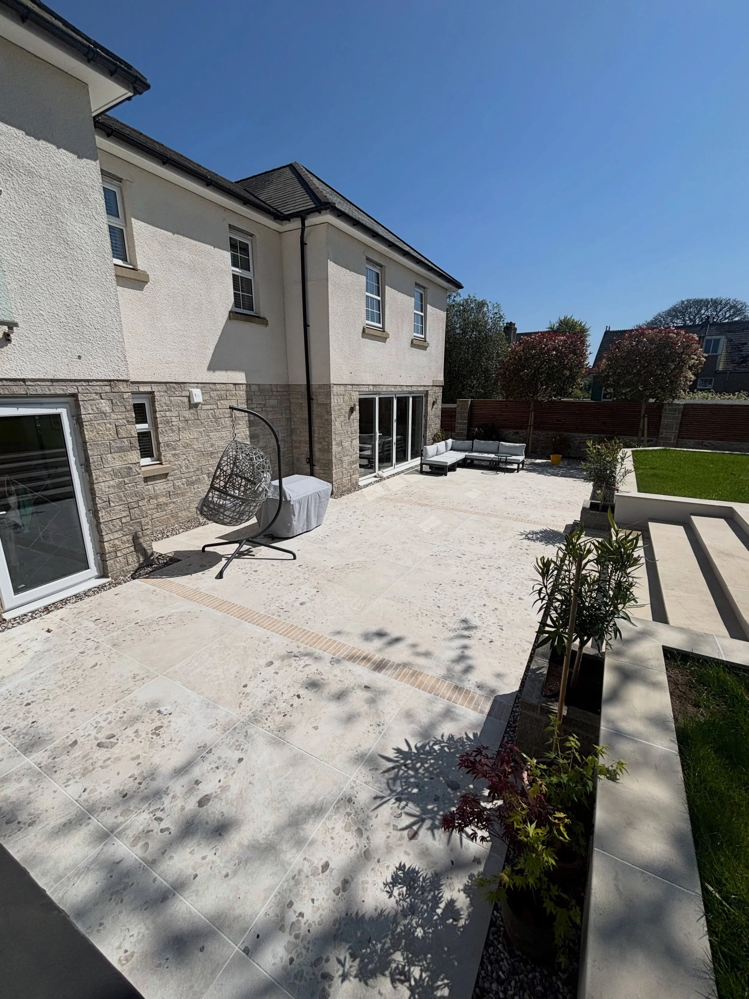 Project Mayhew 🤍✨

Some before and after photographs of our recently completed project in Plympton, the clients supplied us with the limestone bricks and stunning porcelain slabs from @mandarinstoneofficial and when coupled together it really does c