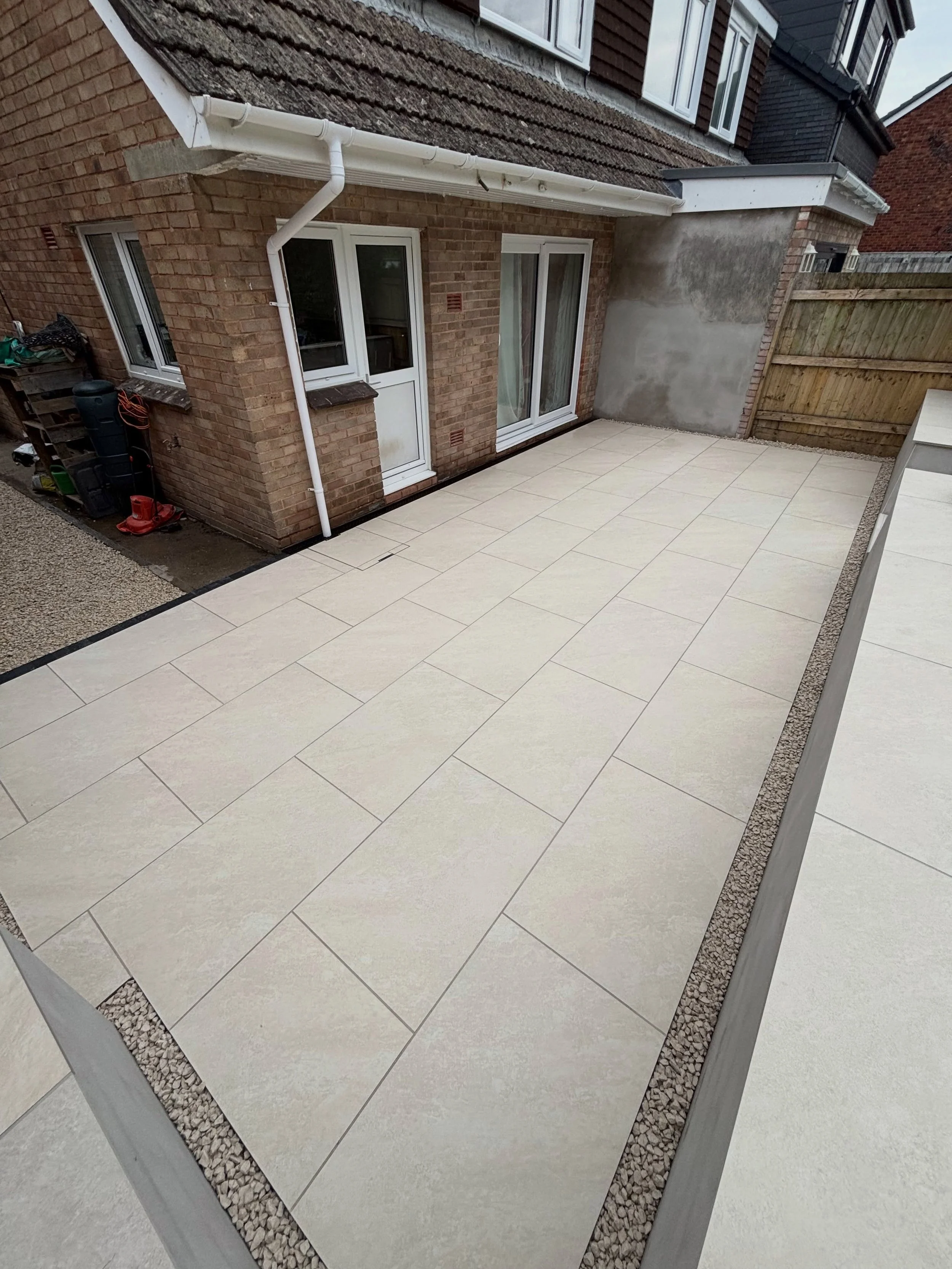 Project Jennycliff 🤍🔥

These before and after photos really show off this dramatic transformation 😳

The White porcelain slabs from @nustone_uk are stunning as always 😍 we also made the copings ourselves from the slabs helping to tie the whole sp