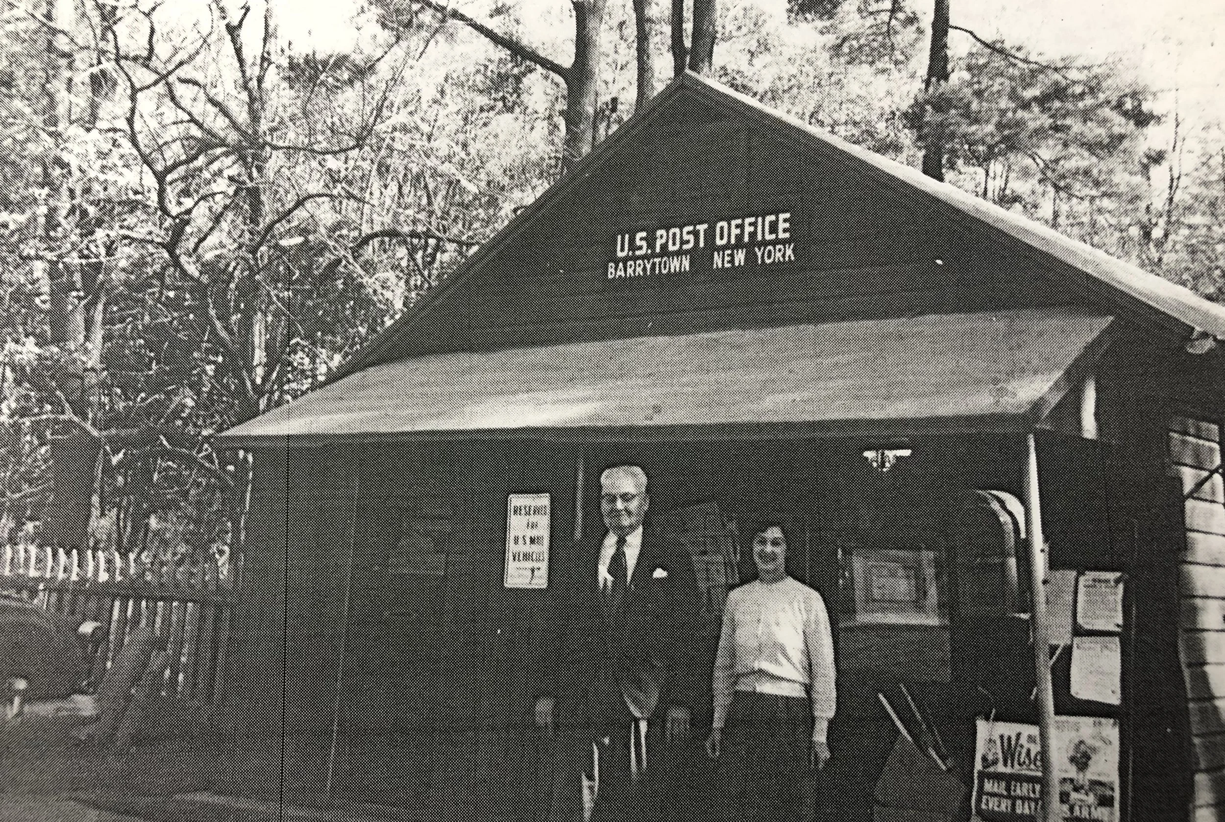 John Navins store outside 1962.jpg
