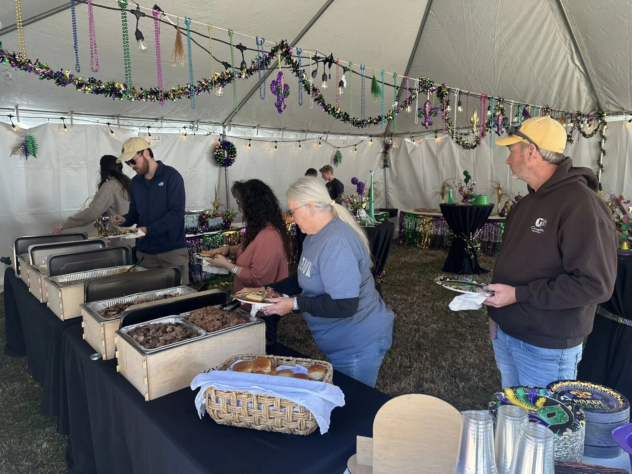 Why BBQ Is the Easiest Catering Option for Large Groups