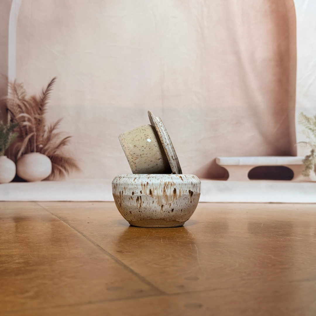 River birch butter crock lid tilt.png